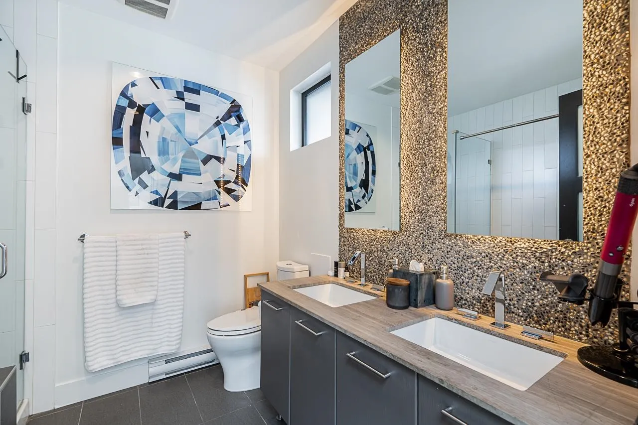 416 220 Salter Street