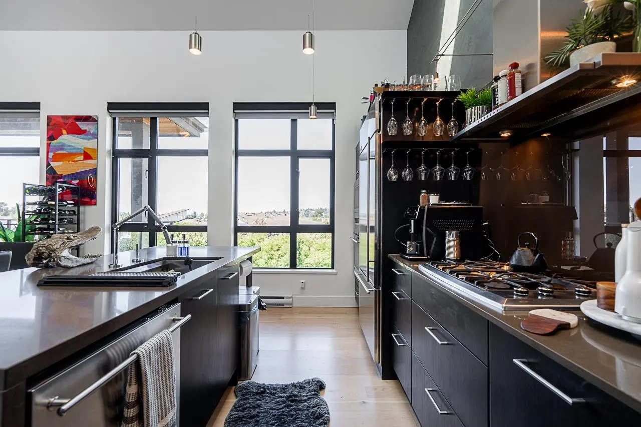 416 220 Salter Street