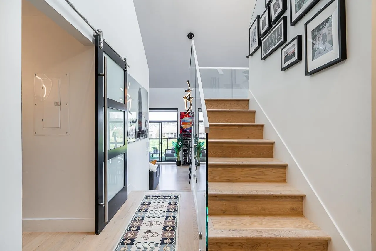 416 220 Salter Street