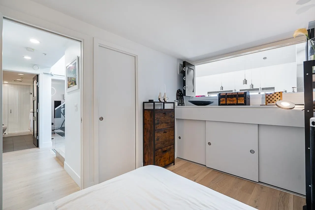 416 220 Salter Street