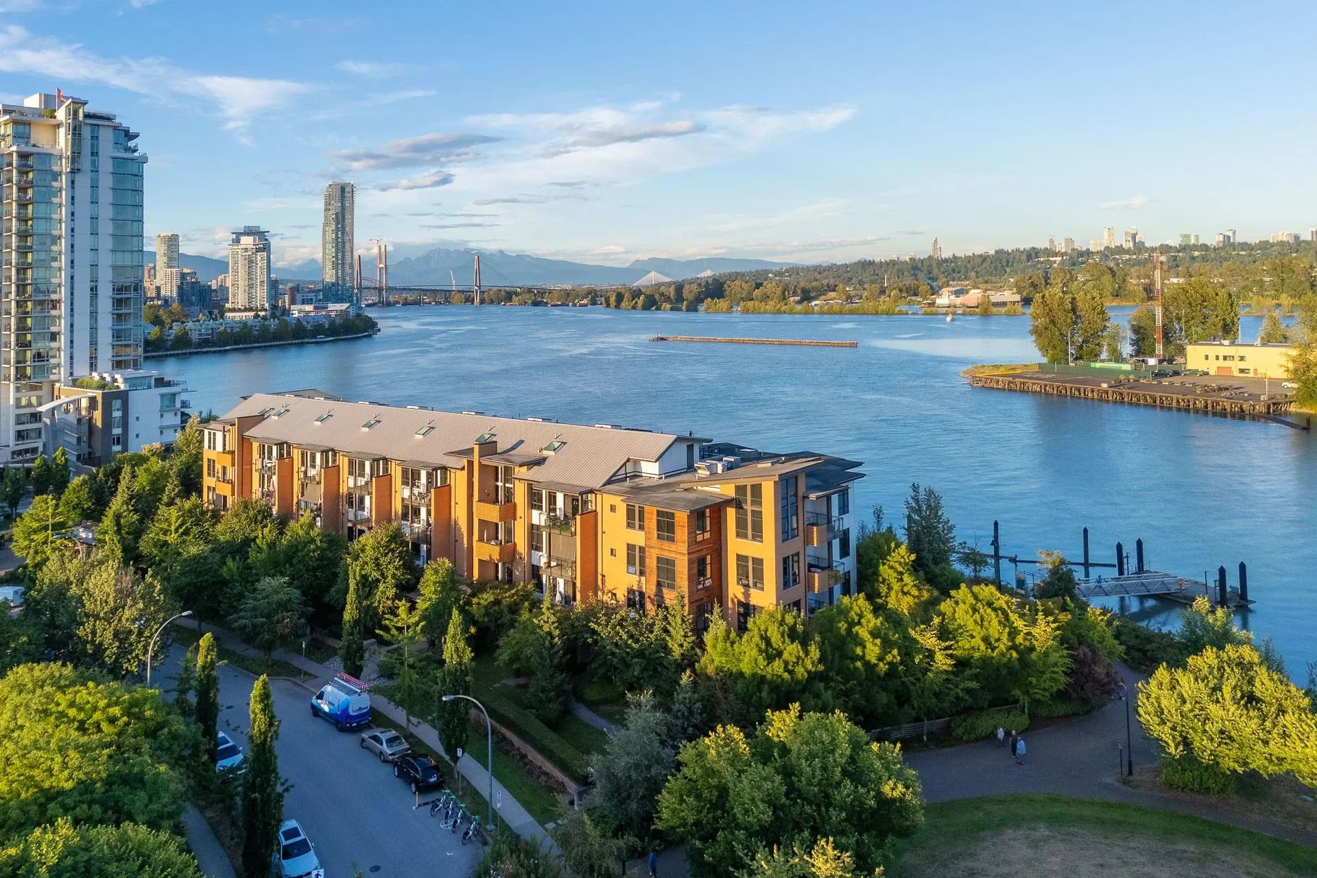 416 220 Salter Street