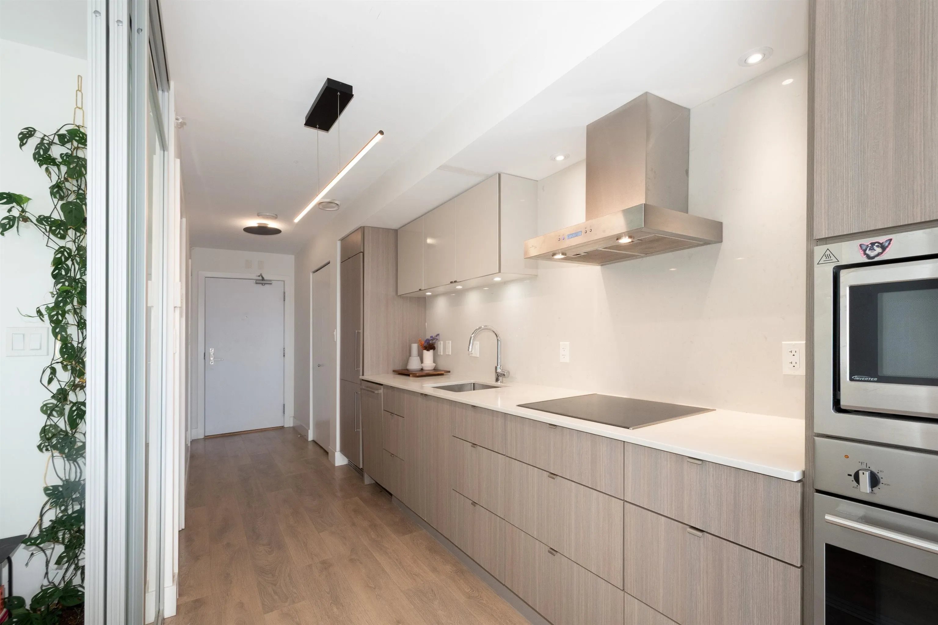 208 1788 Columbia Street