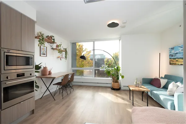 208 1788 Columbia Street