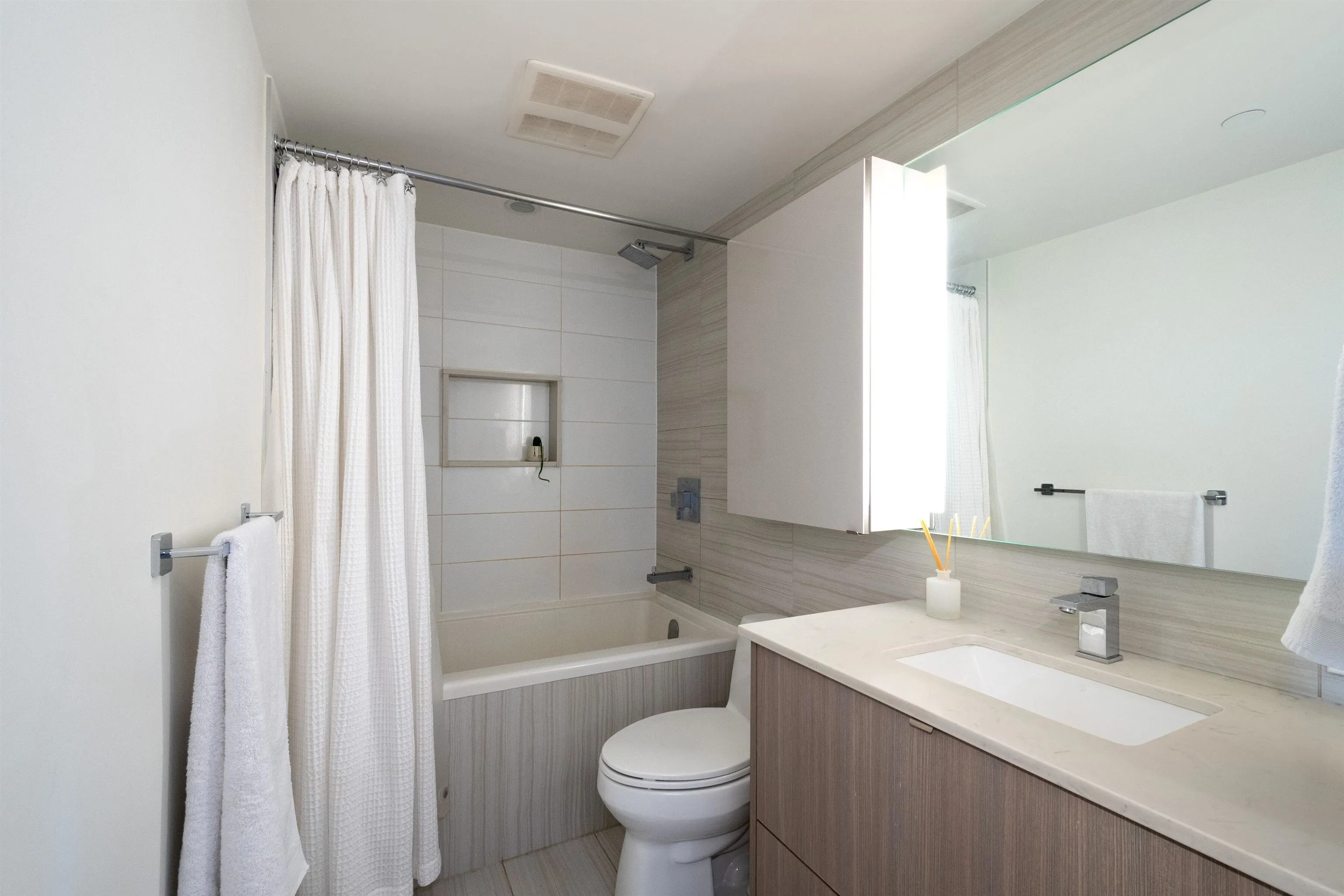 208 1788 Columbia Street