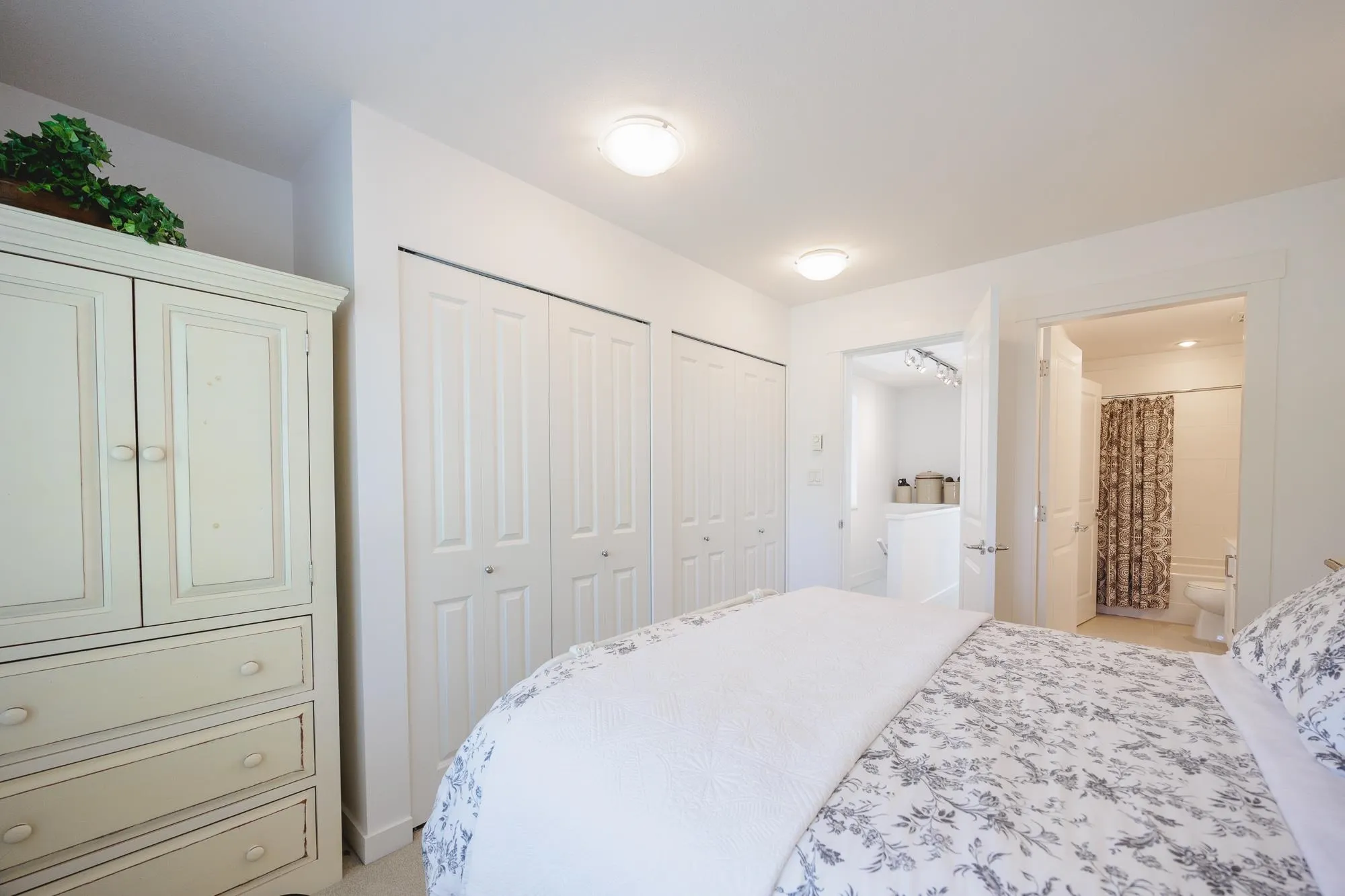 93 6450 187th Street