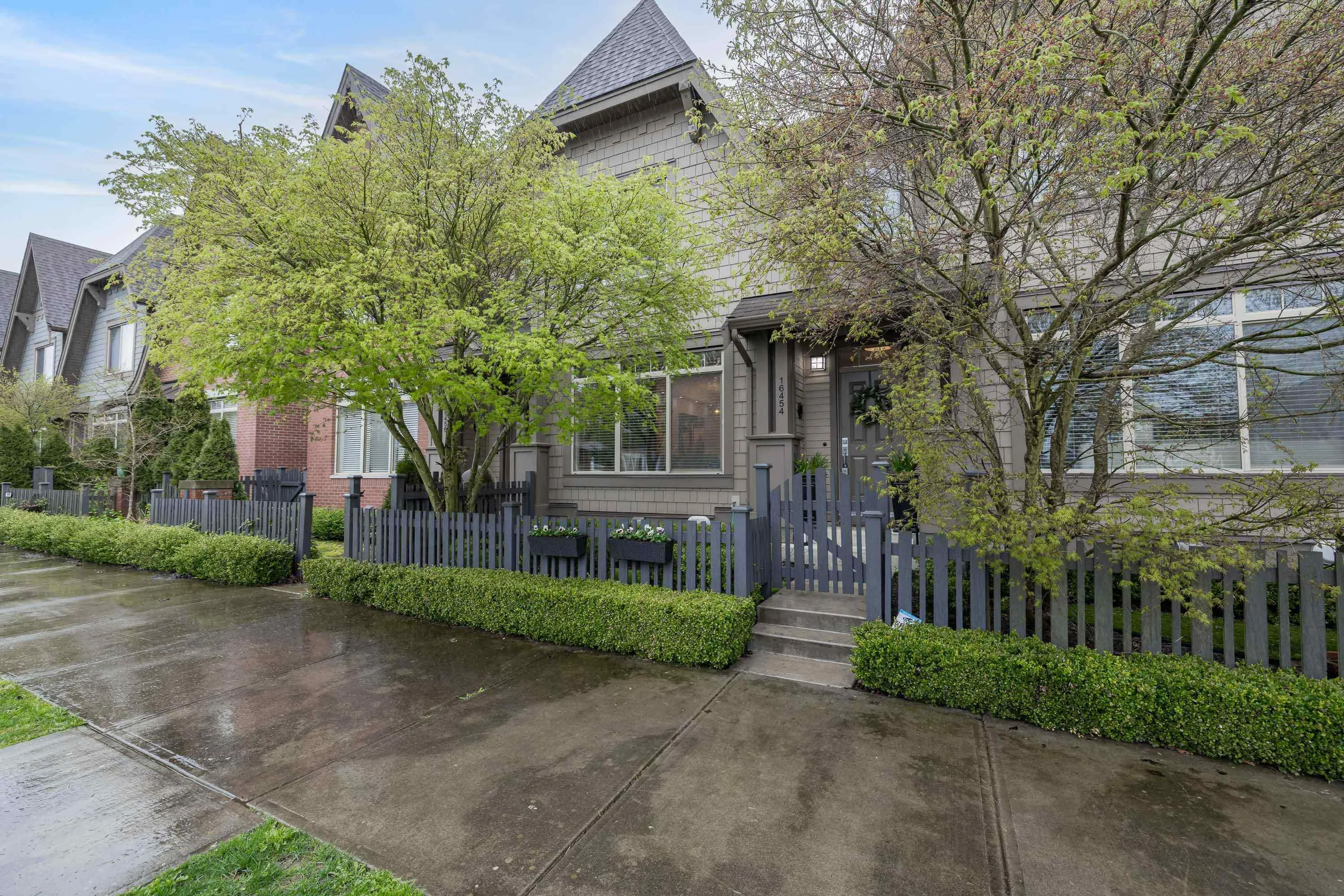 16454 25 Avenue