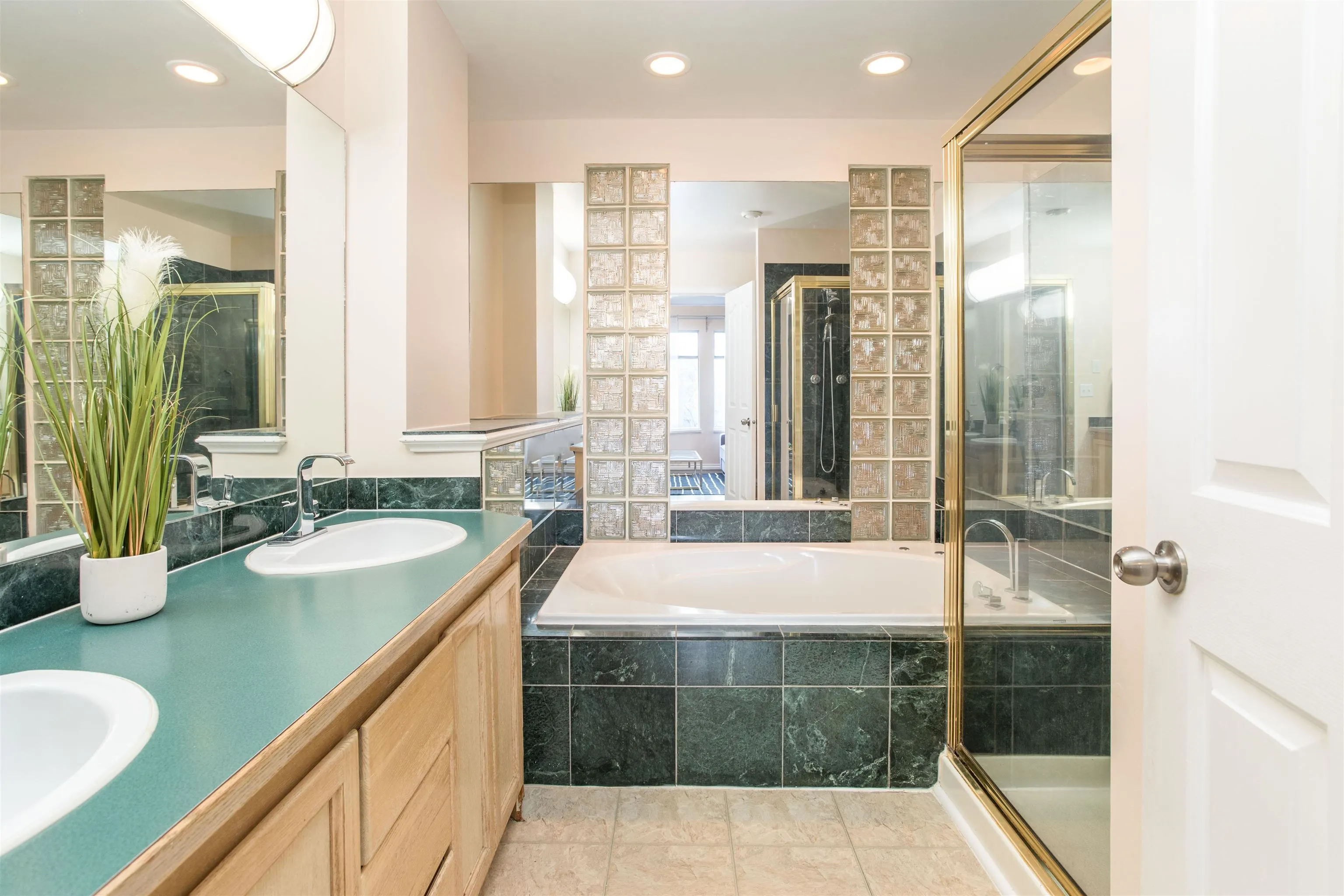 1005 Alderson Avenue