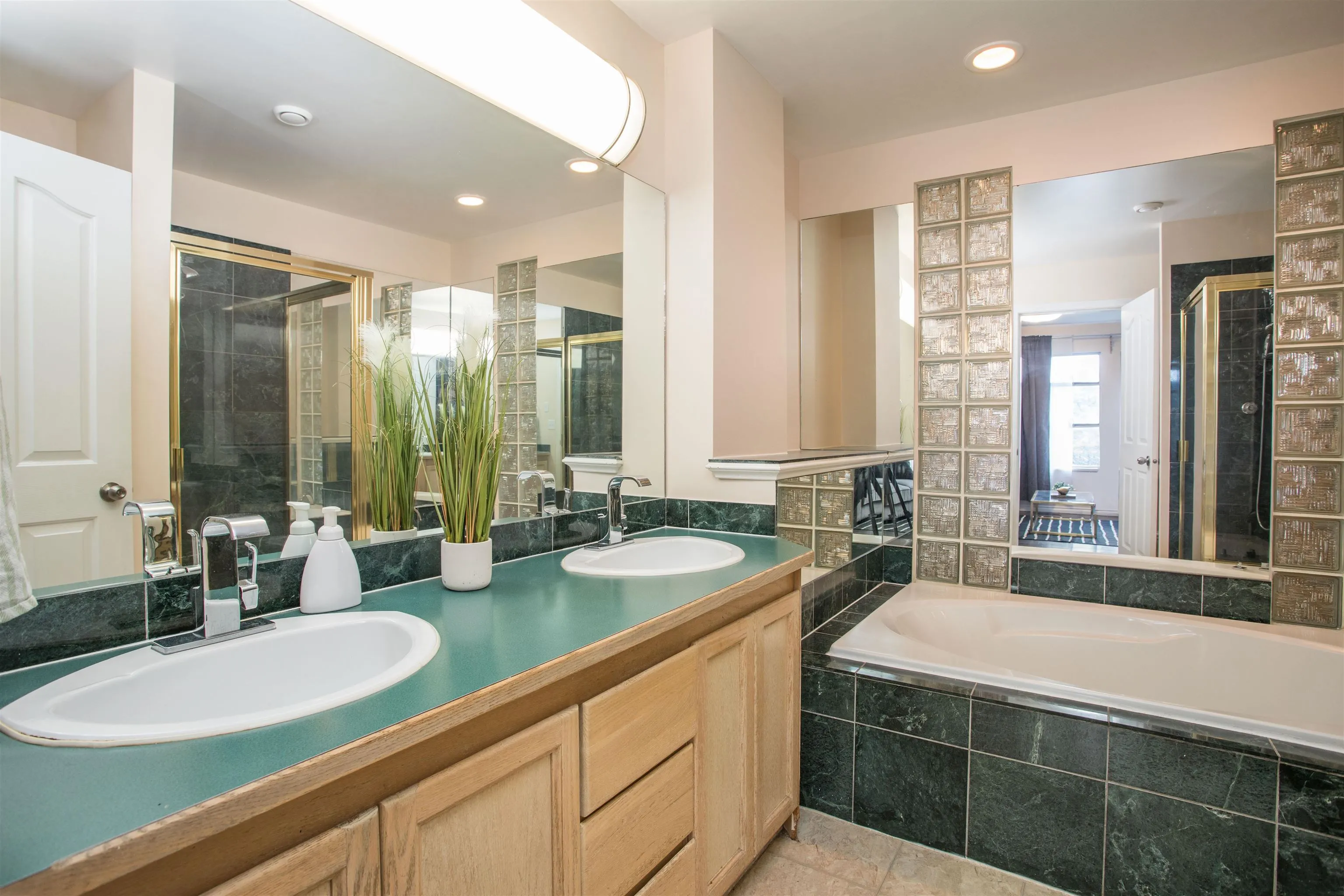 1005 Alderson Avenue