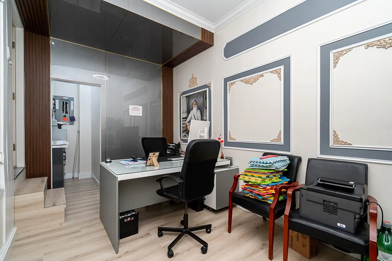 18661 56 Avenue Avenue