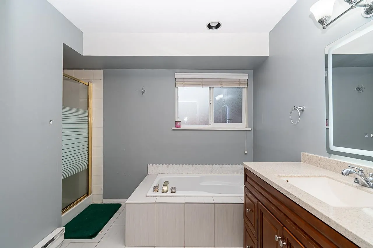 18661 56 Avenue Avenue