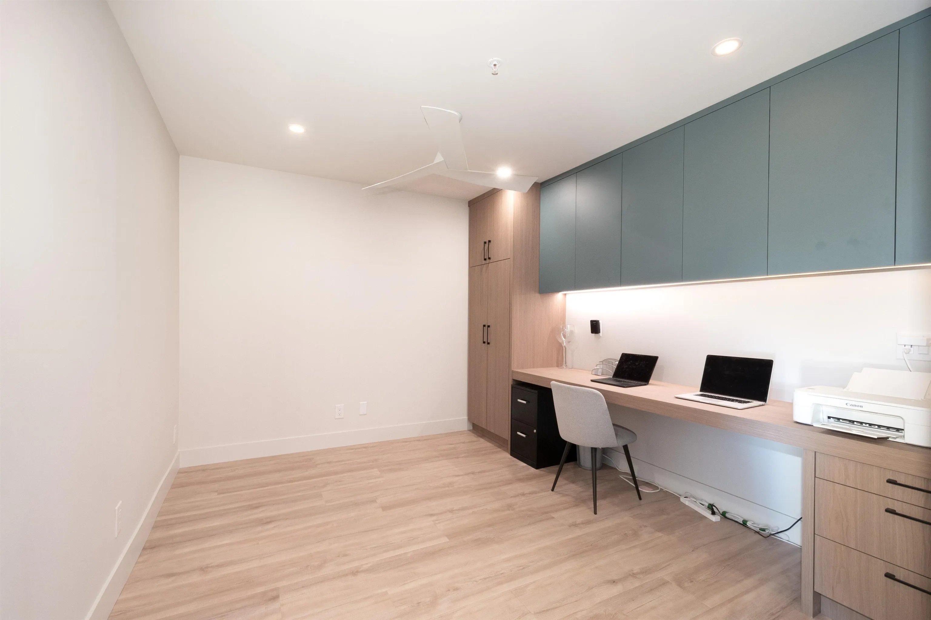 403 1050 Bowron Court