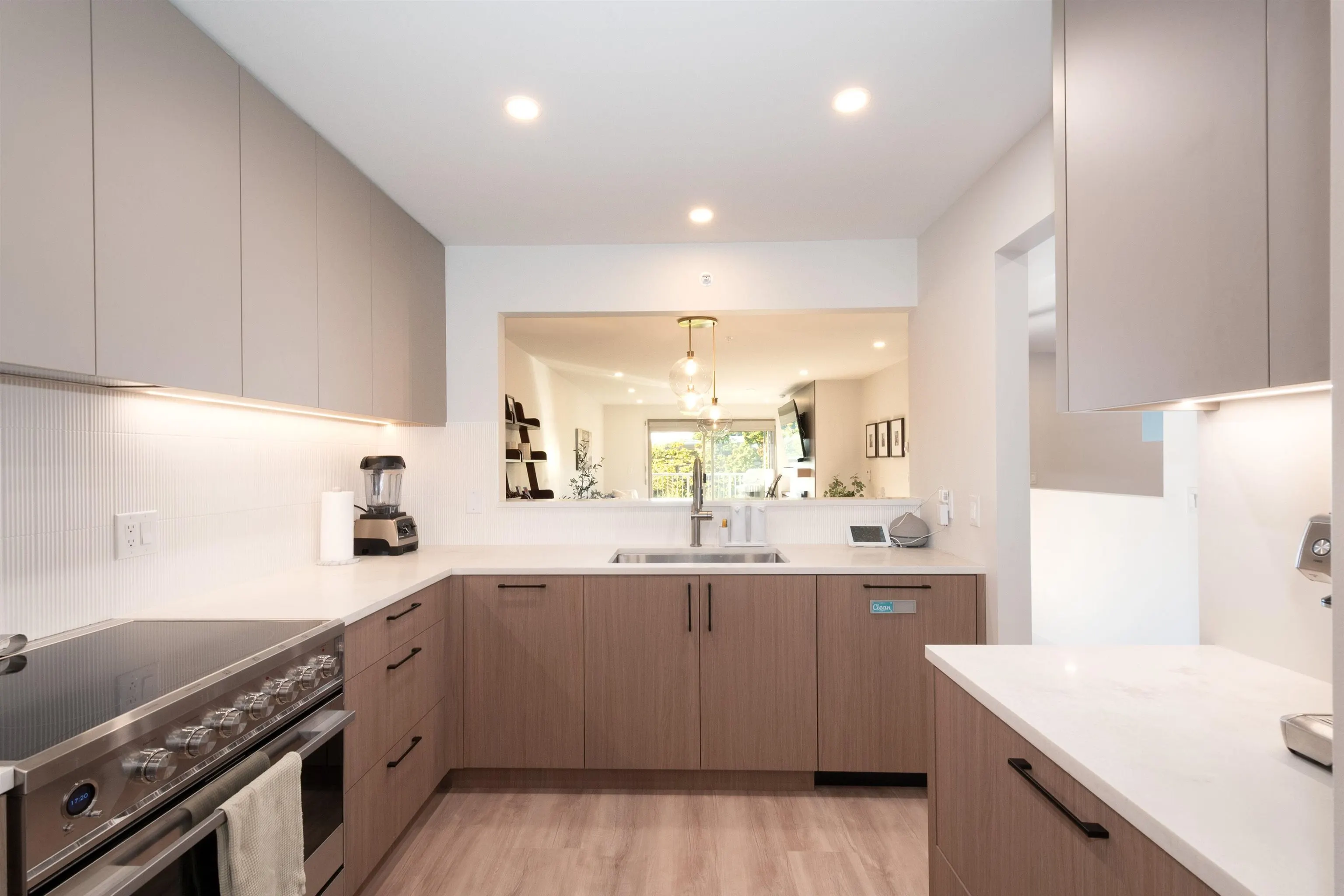 403 1050 Bowron Court