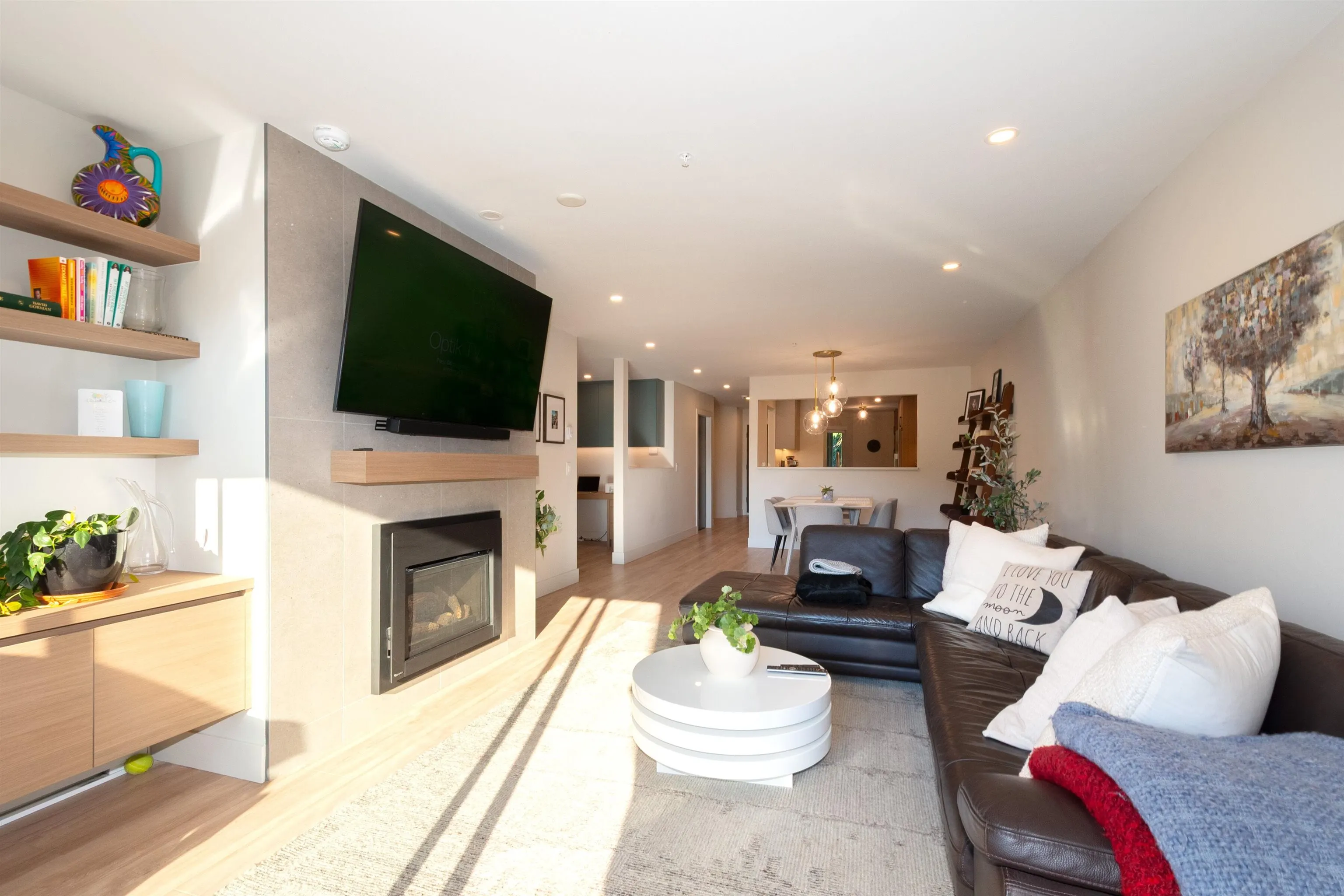 403 1050 Bowron Court