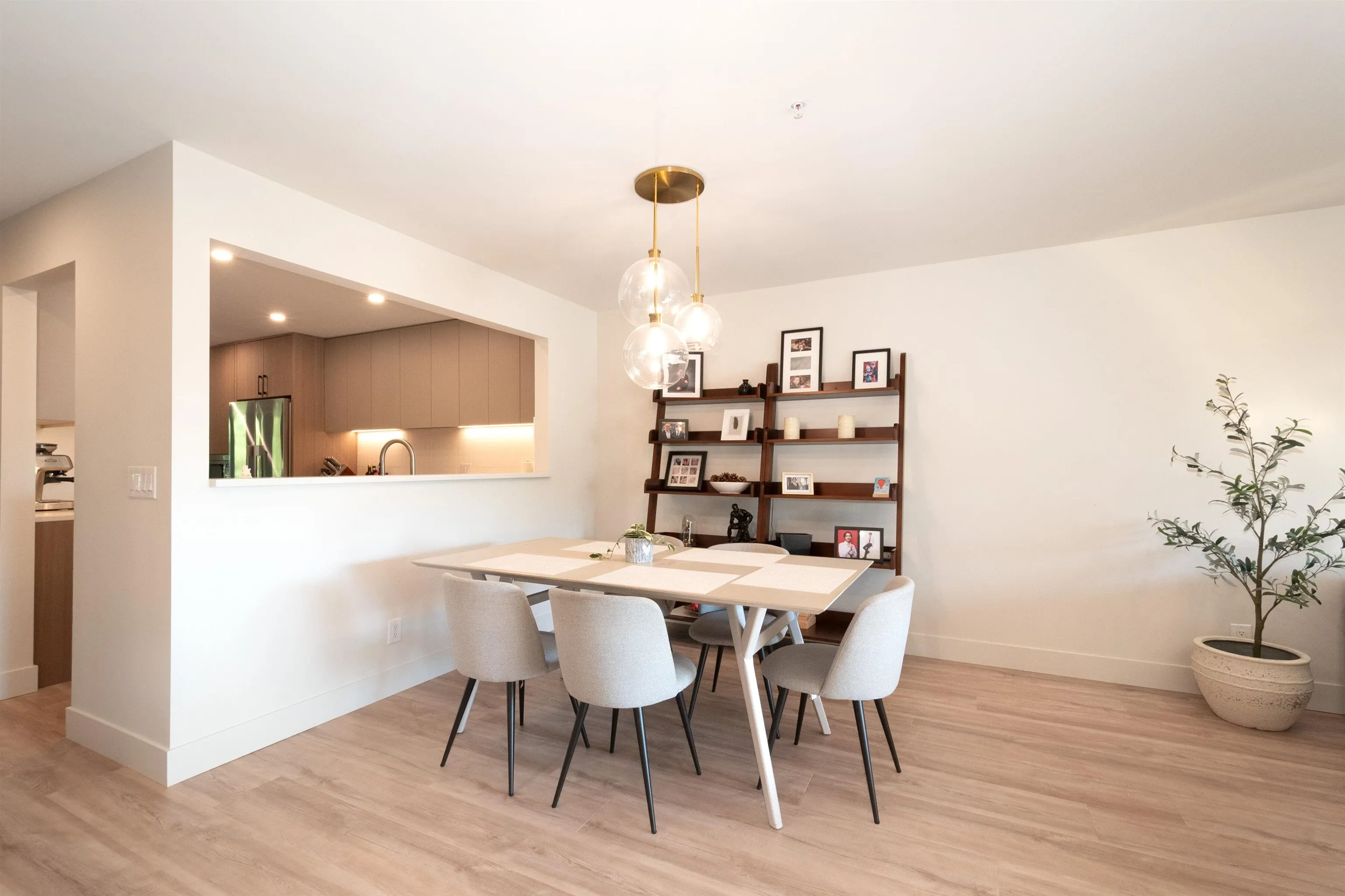 403 1050 Bowron Court