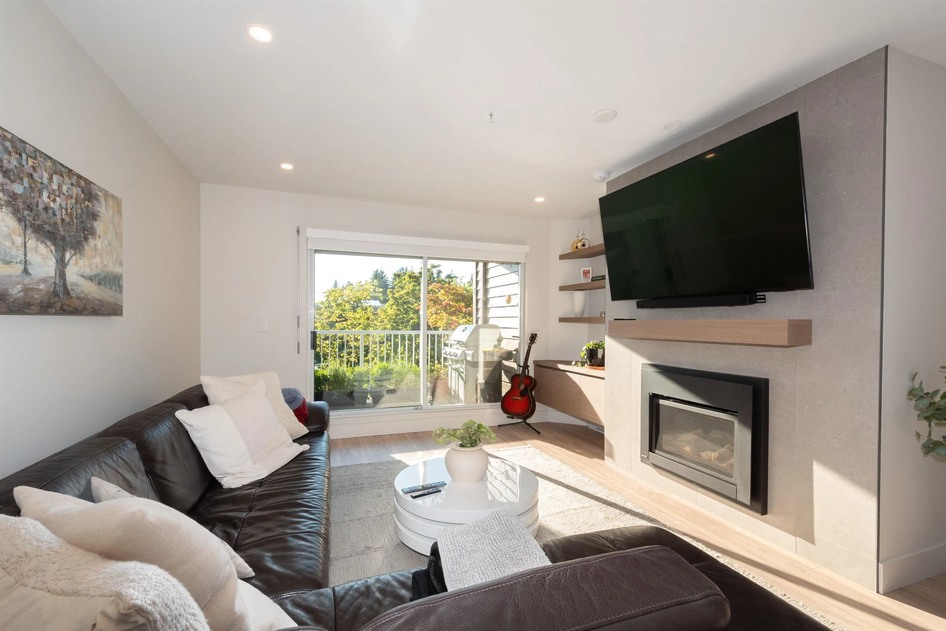 403 1050 Bowron Court