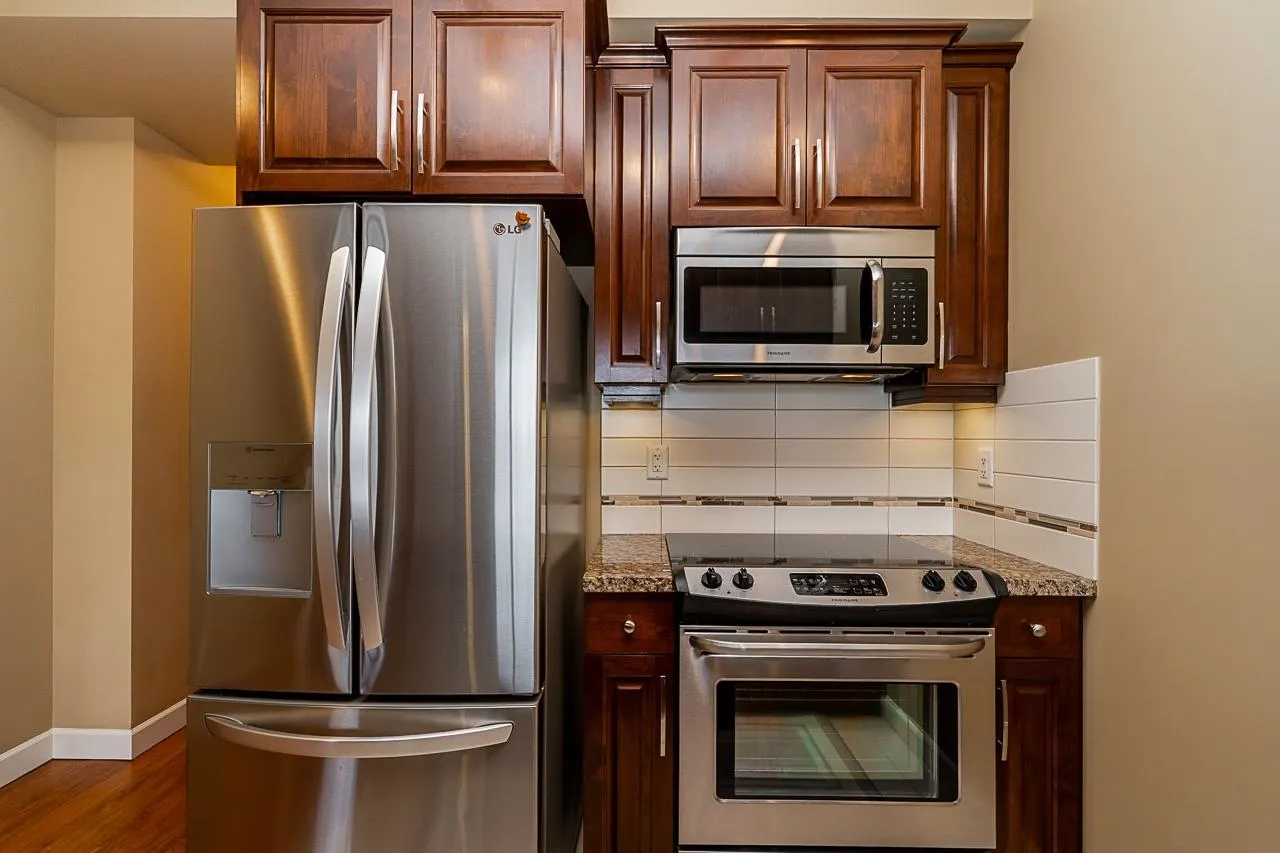 581 8288 207a Street