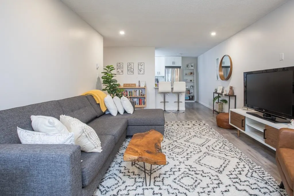 309 7151 Edmonds Street