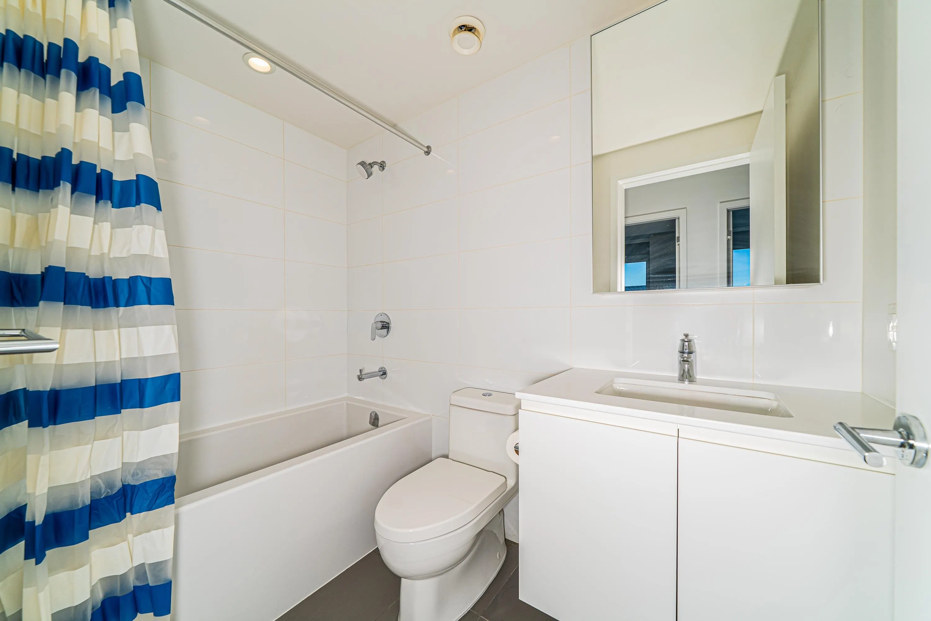 5001 3809 Evergreen Place