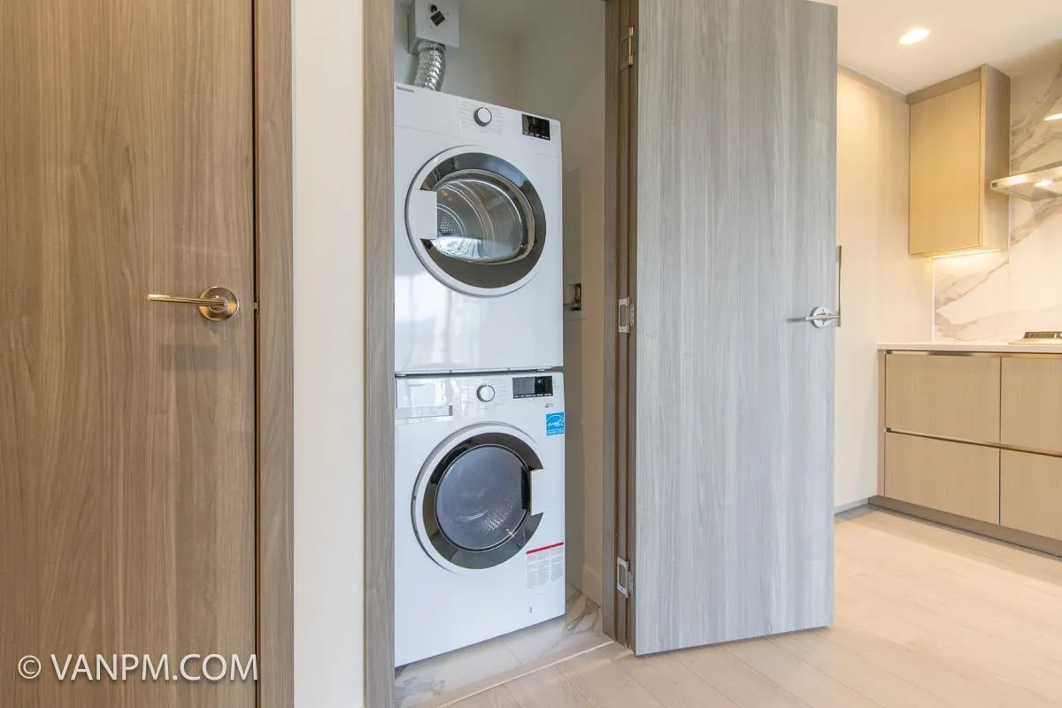 2306 4880 Lougheed Highway