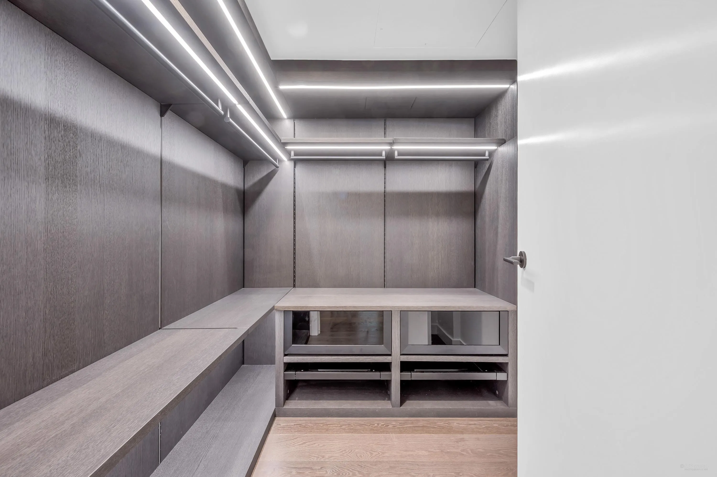 2001 620 Cardero Street