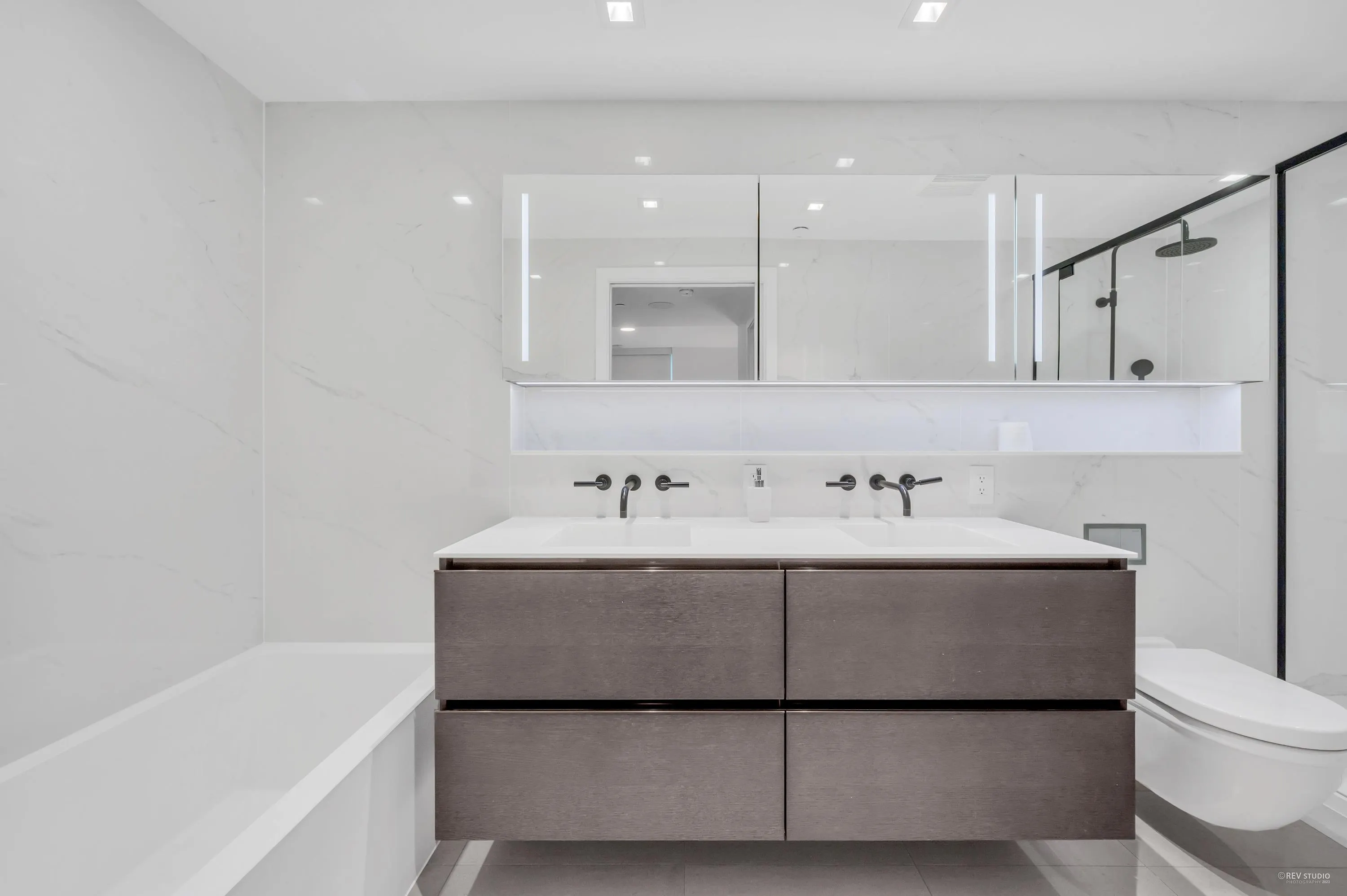 2001 620 Cardero Street