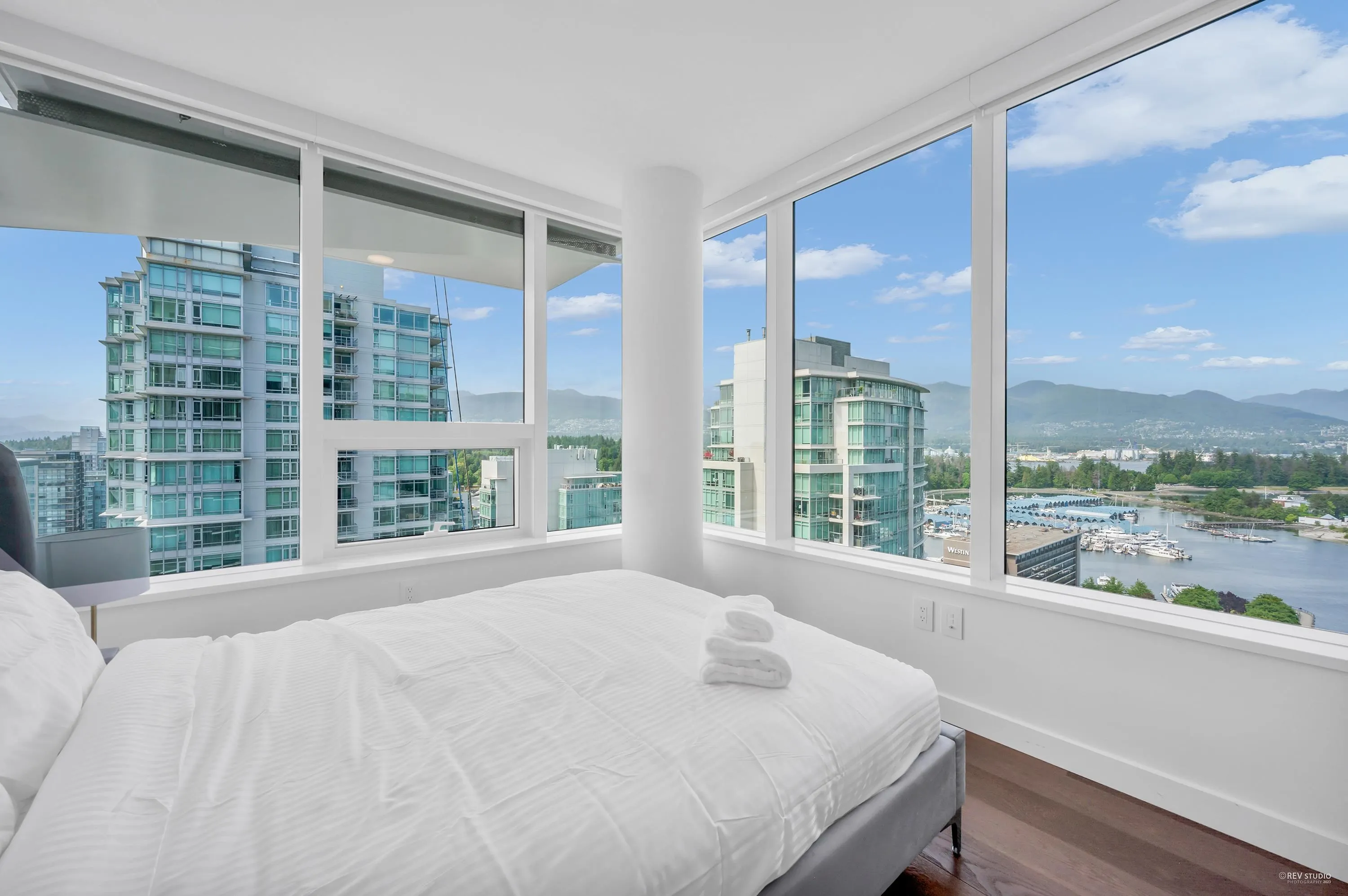 2001 620 Cardero Street