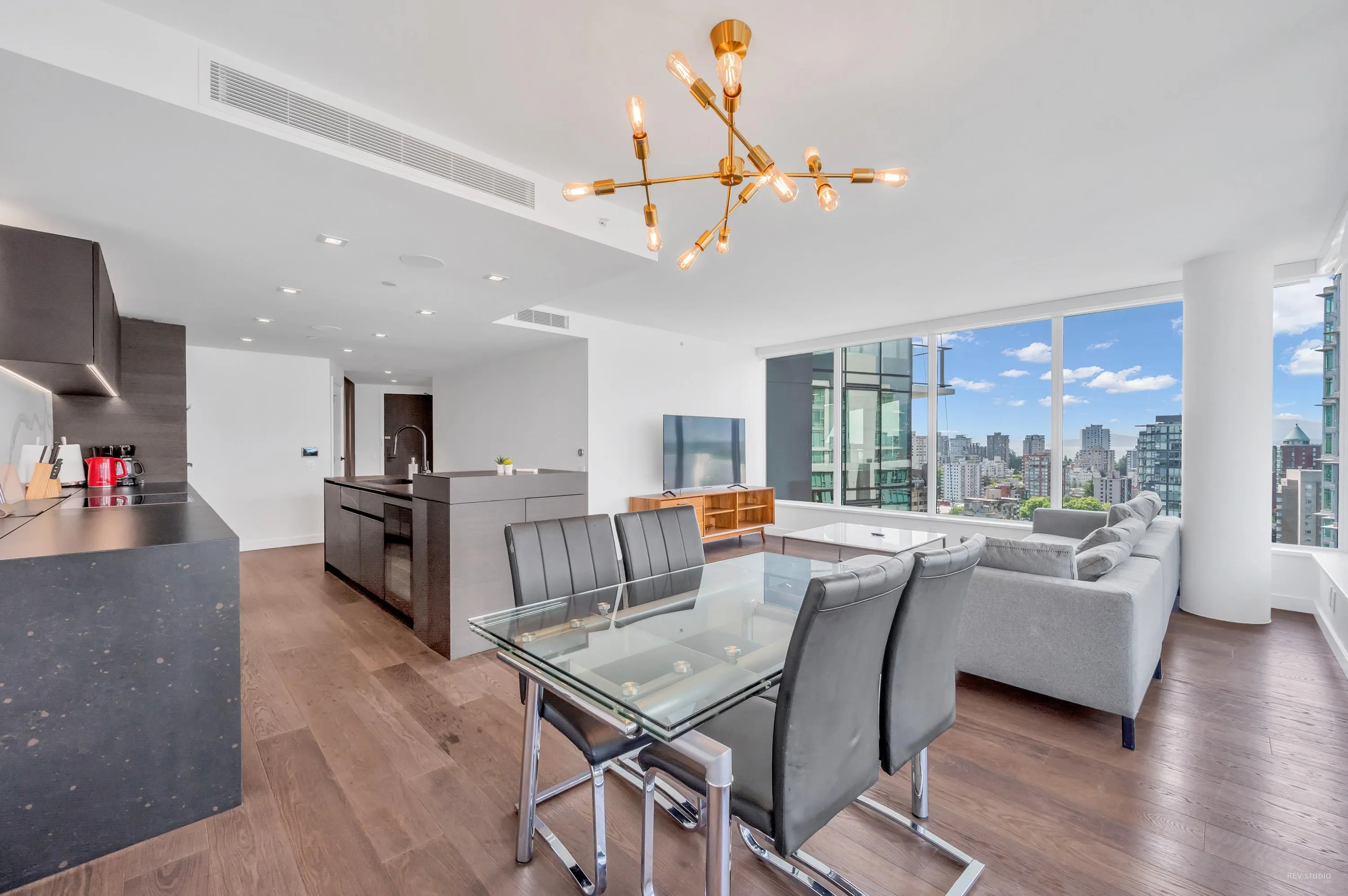 2001 620 Cardero Street