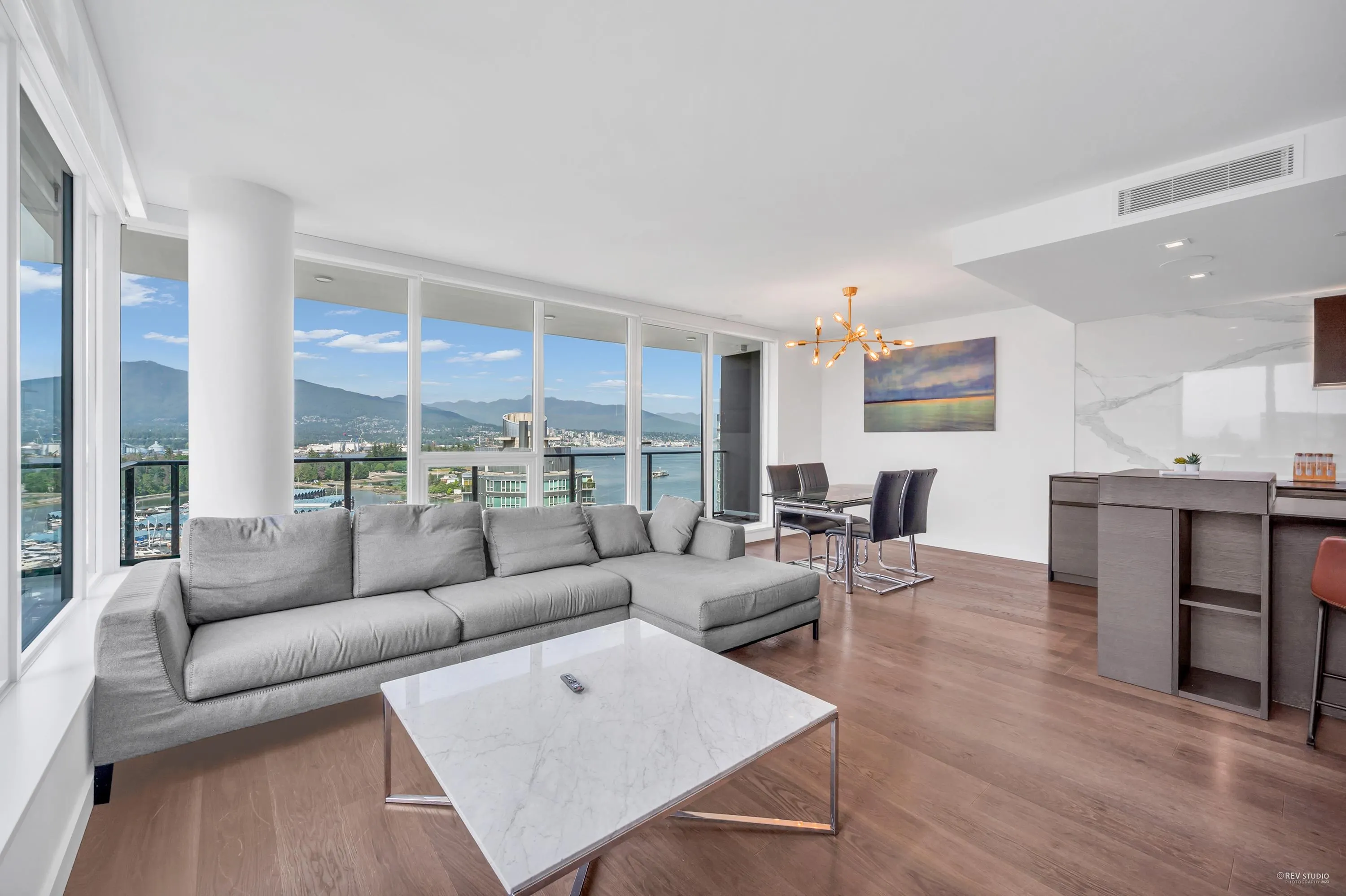 2001 620 Cardero Street