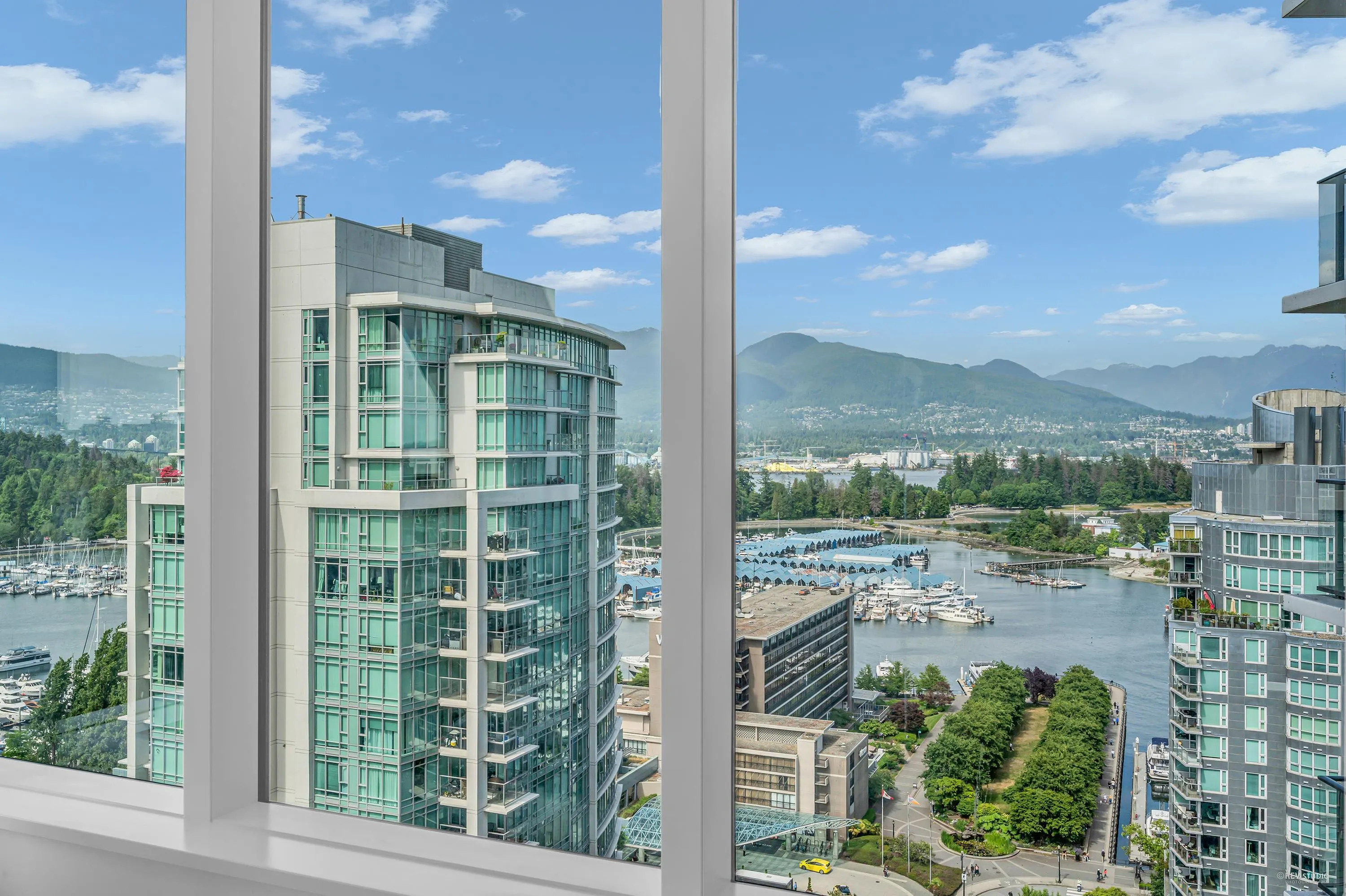 2001 620 Cardero Street