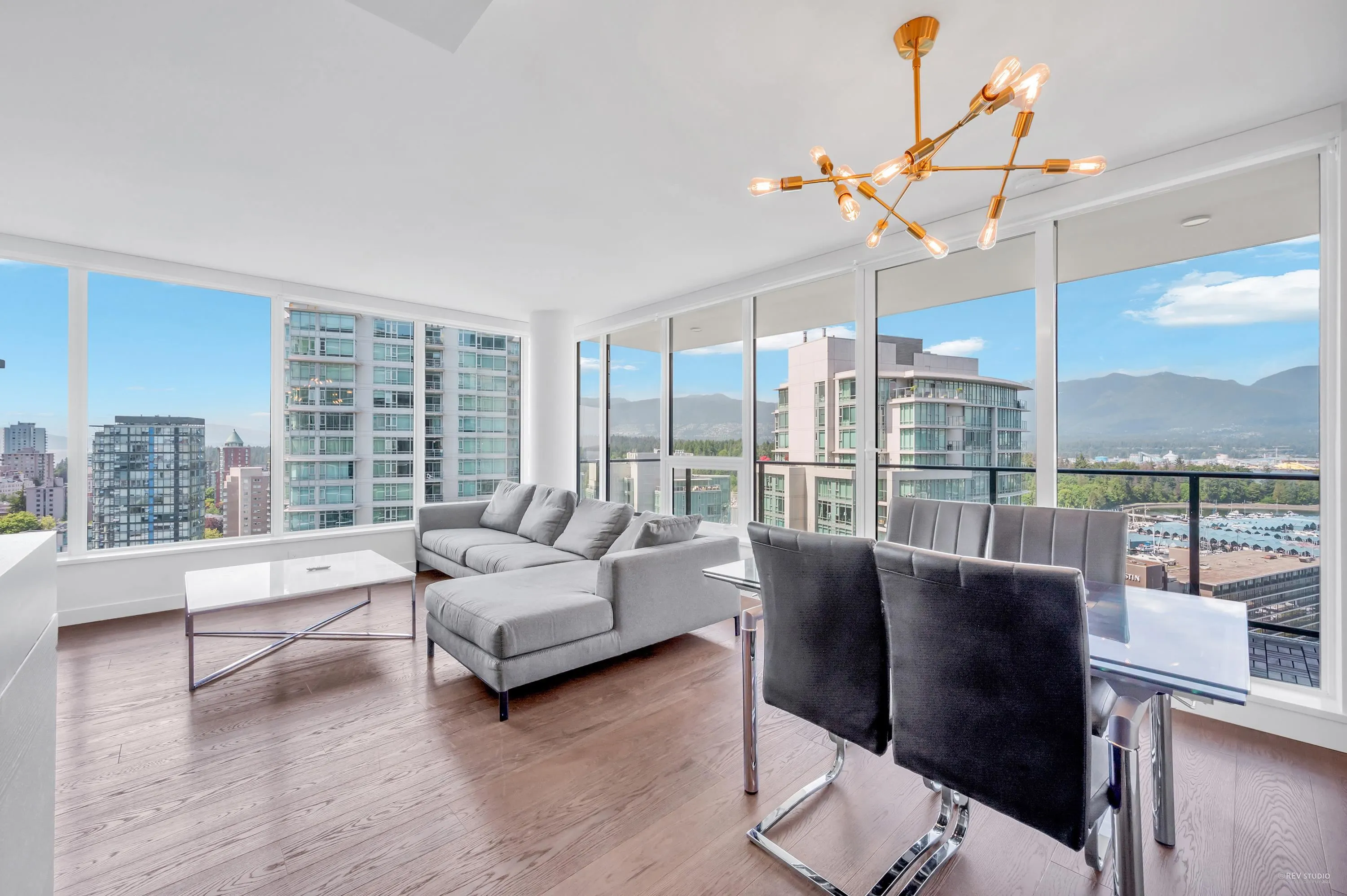 2001 620 Cardero Street