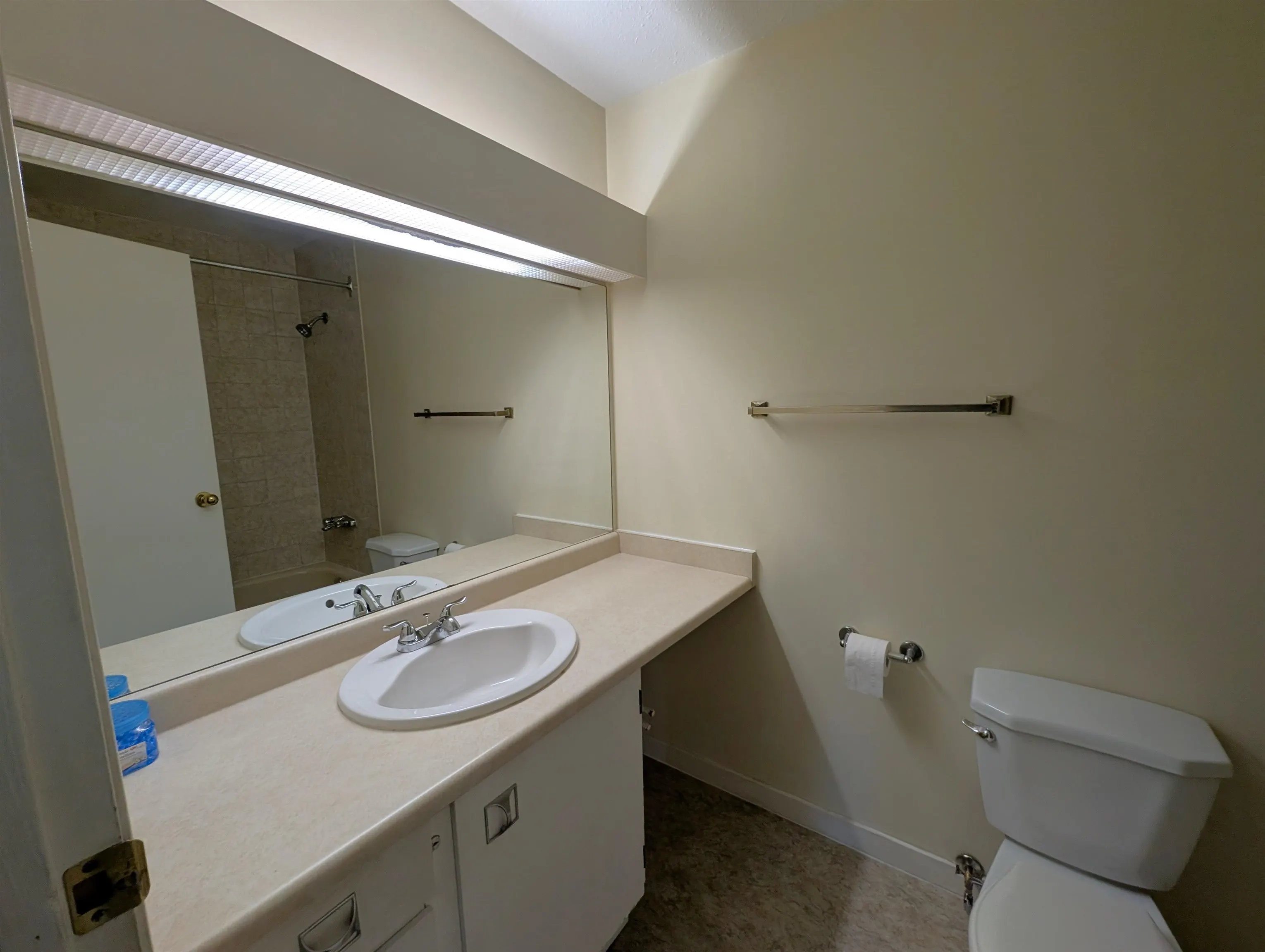 303 33850 Fern Street