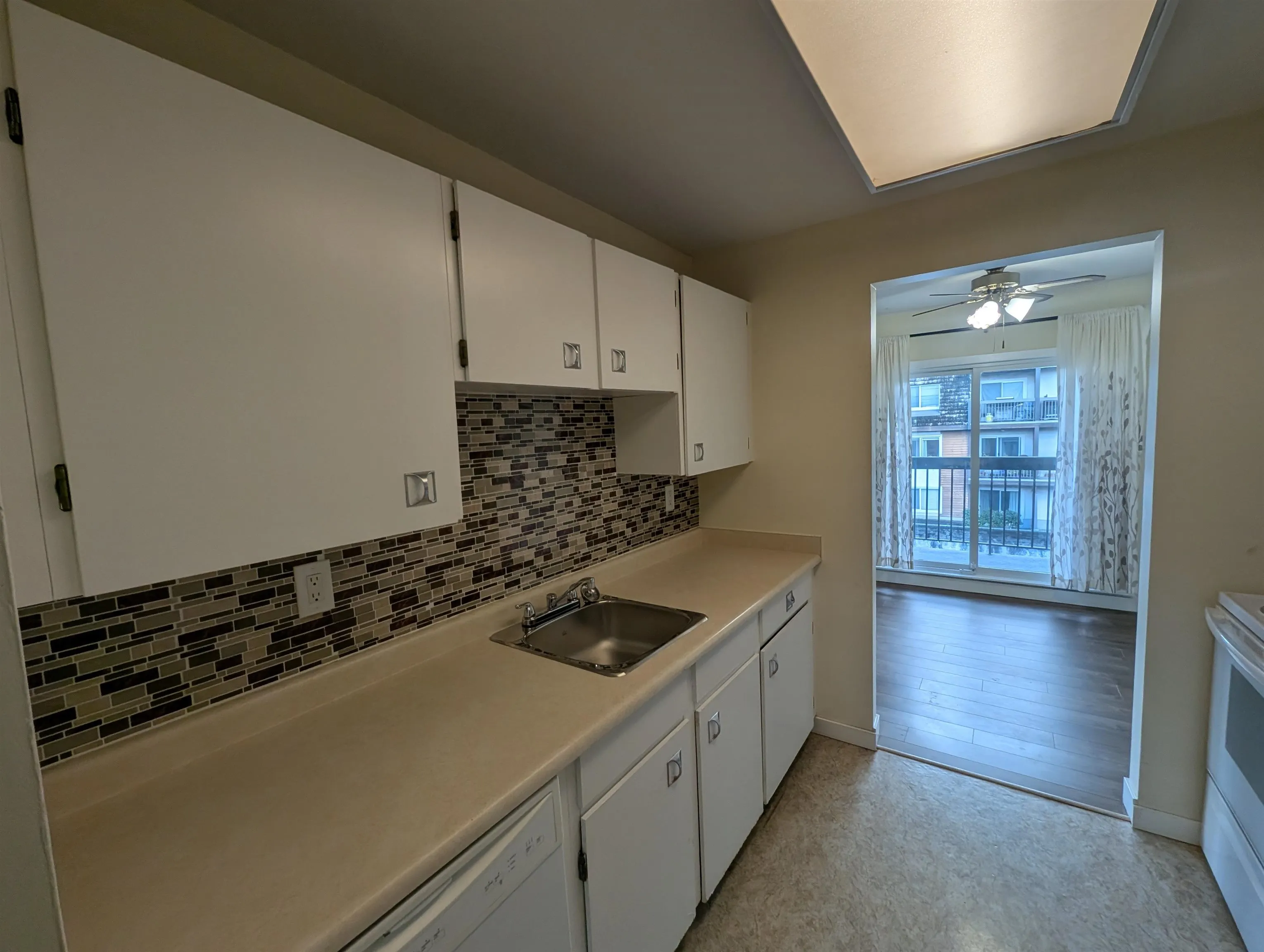 303 33850 Fern Street