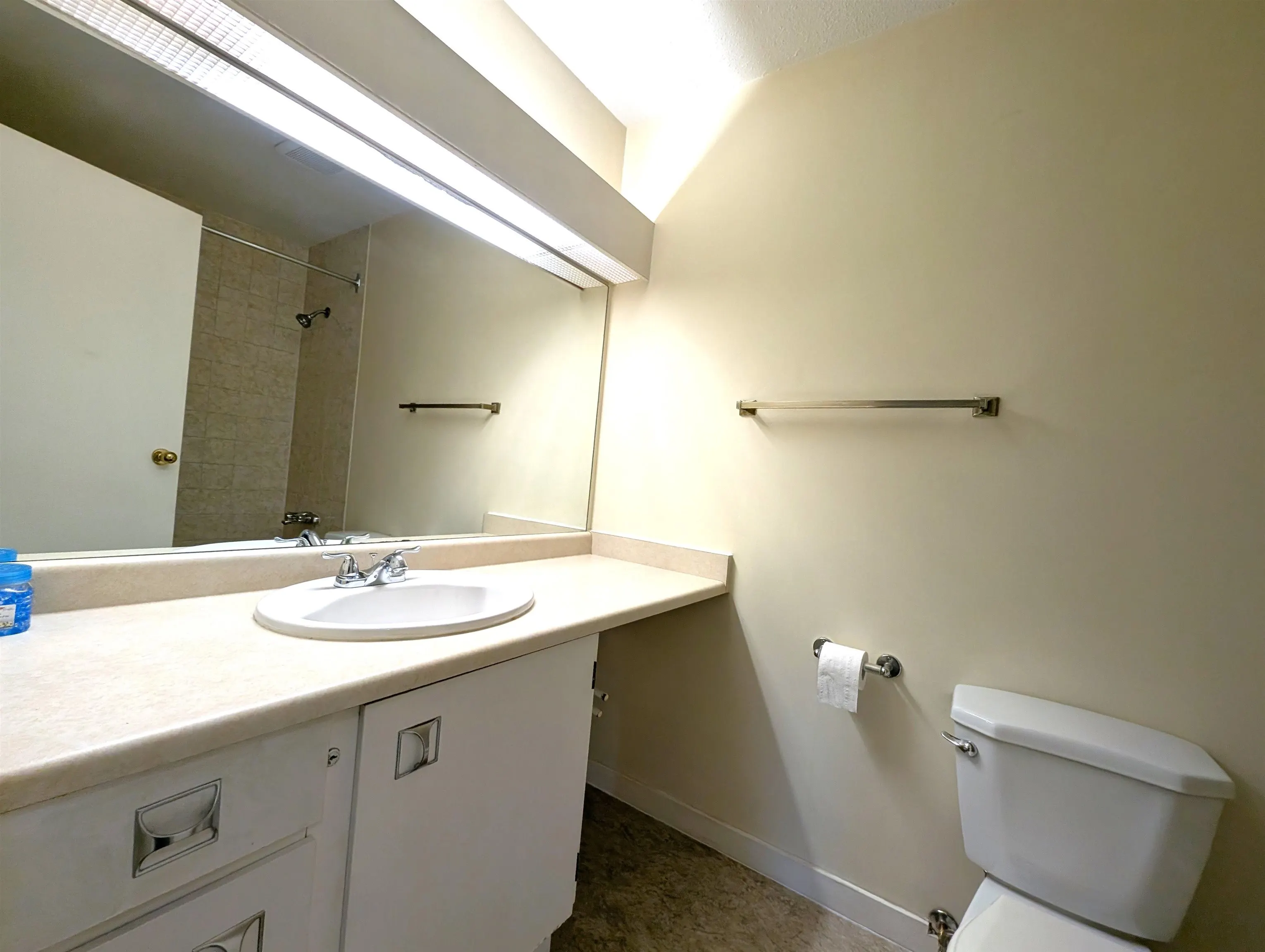 303 33850 Fern Street