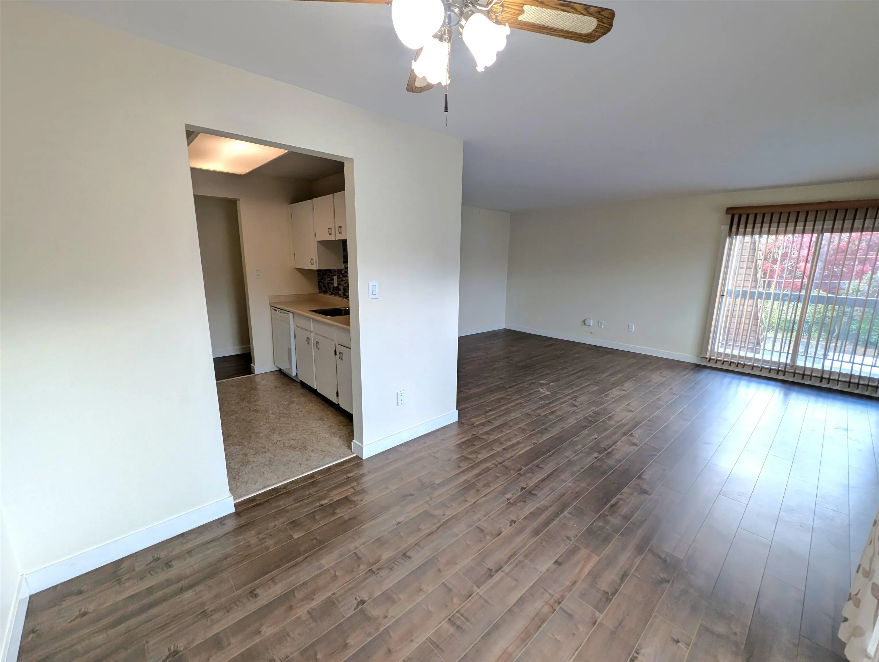 303 33850 Fern Street