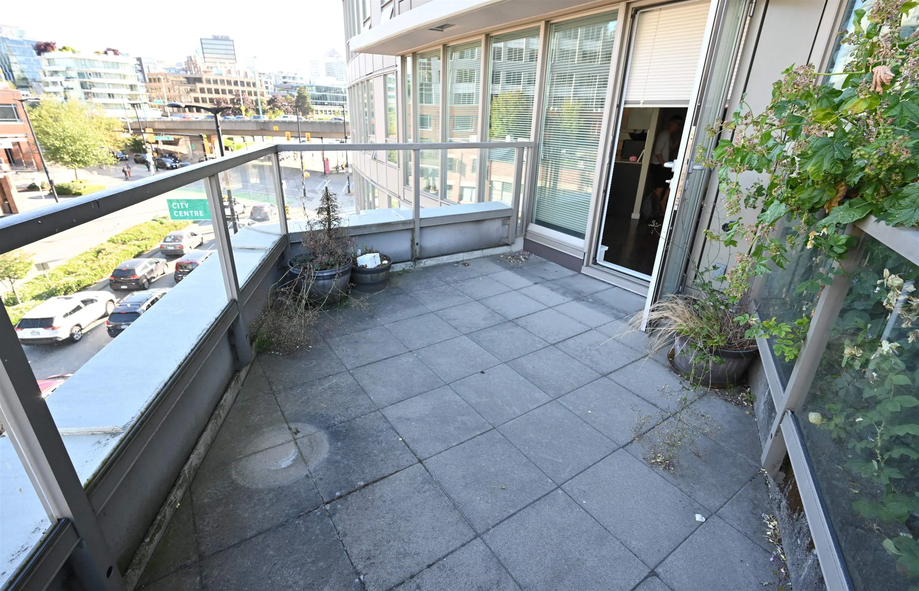 410 445 W 2nd Avenue