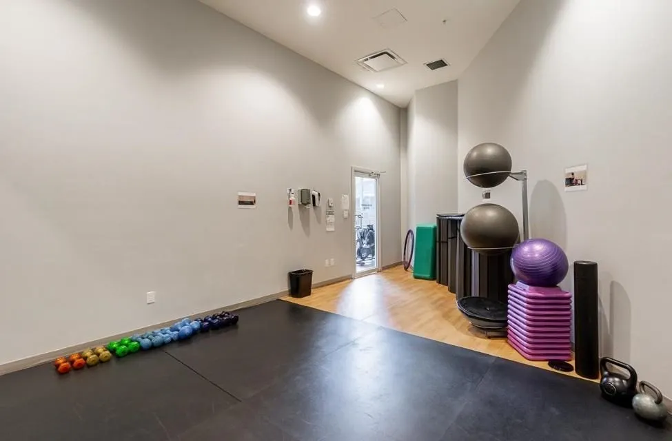 410 445 W 2nd Avenue