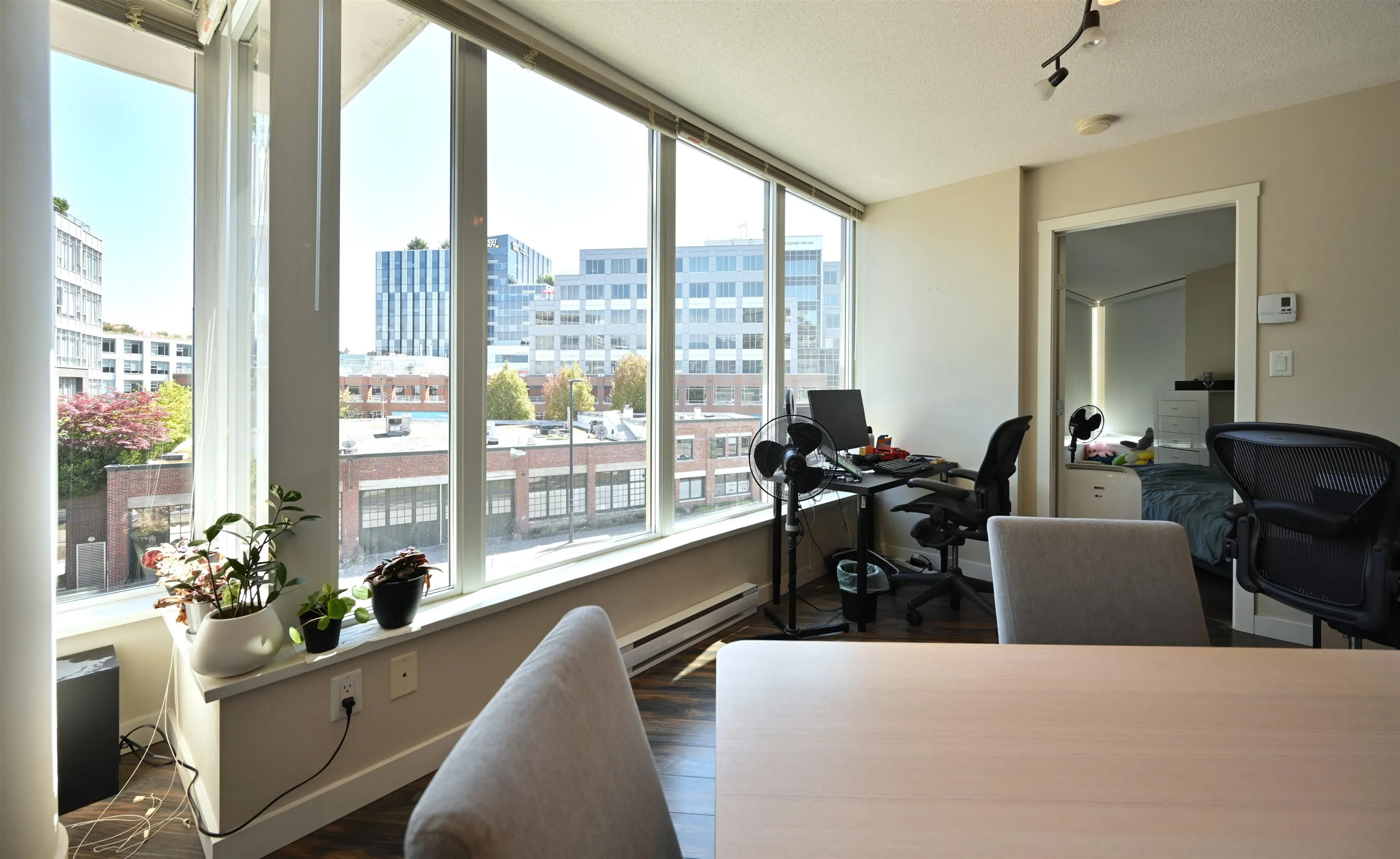 410 445 W 2nd Avenue