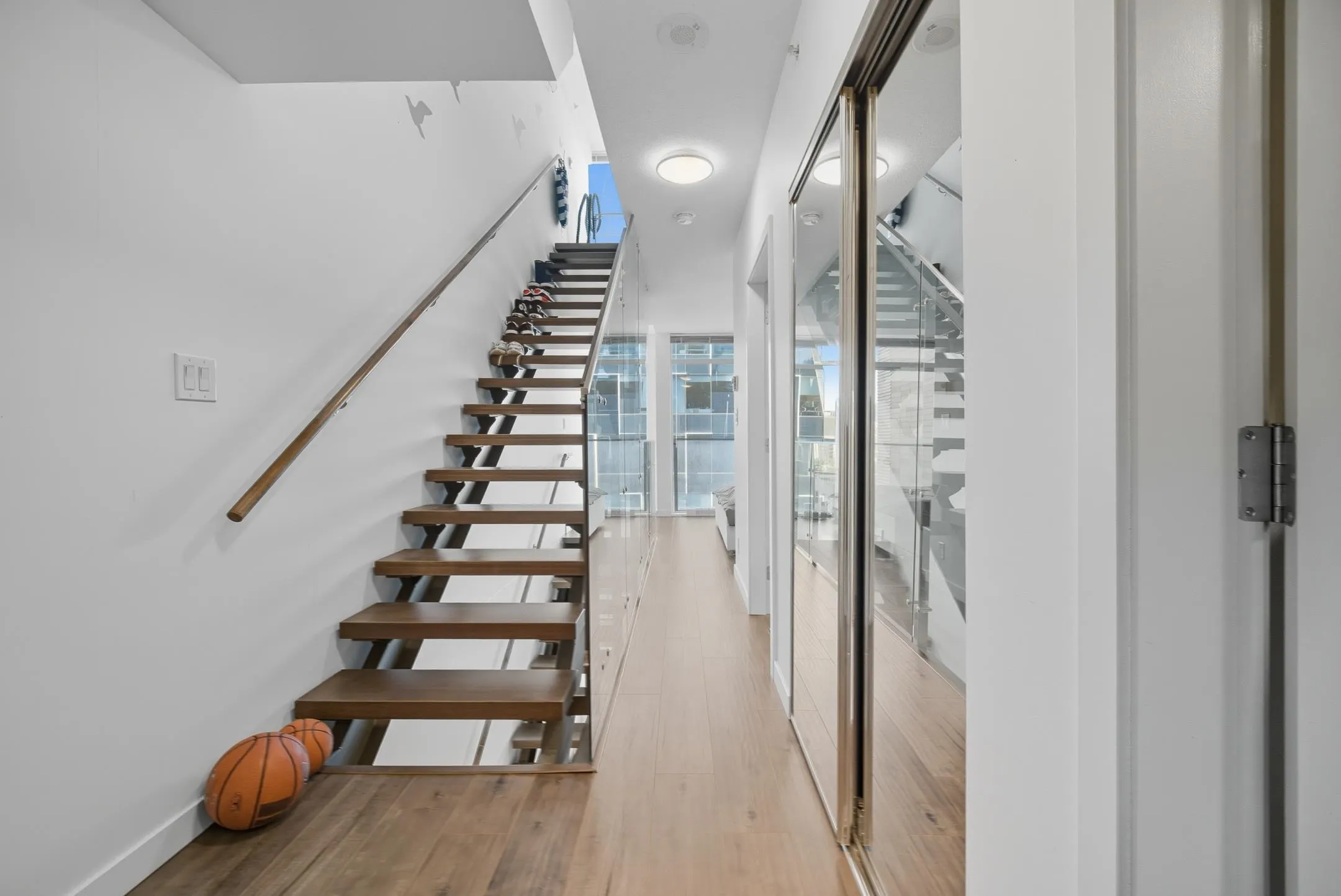 209 522 W 8th Avenue