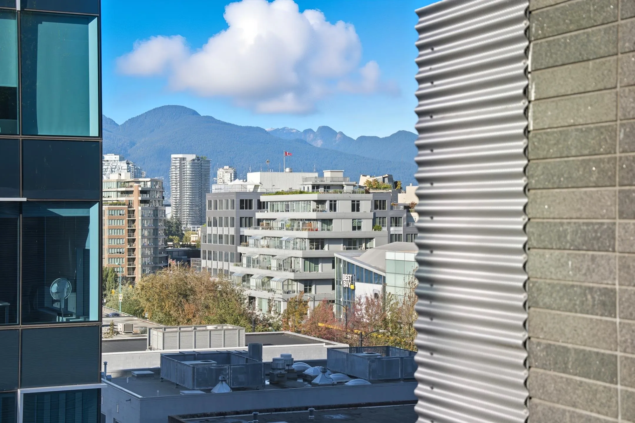 209 522 W 8th Avenue