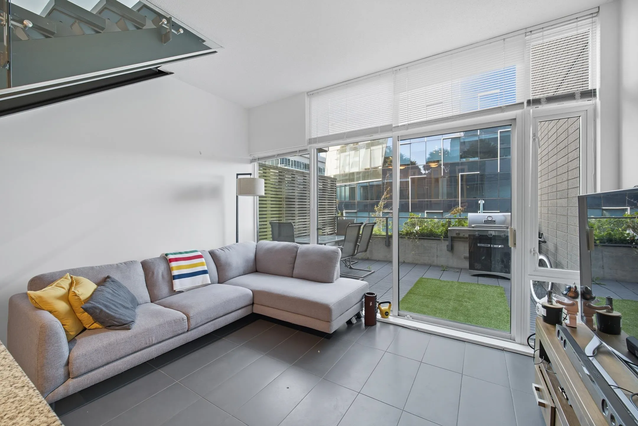 209 522 W 8th Avenue