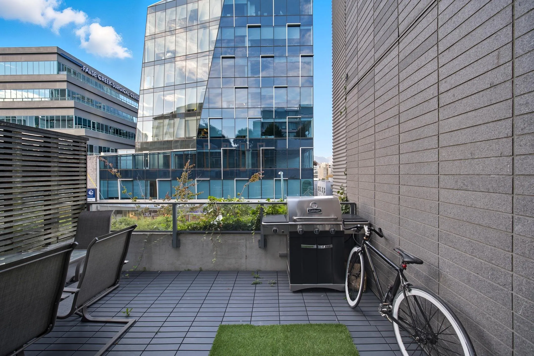 209 522 W 8th Avenue