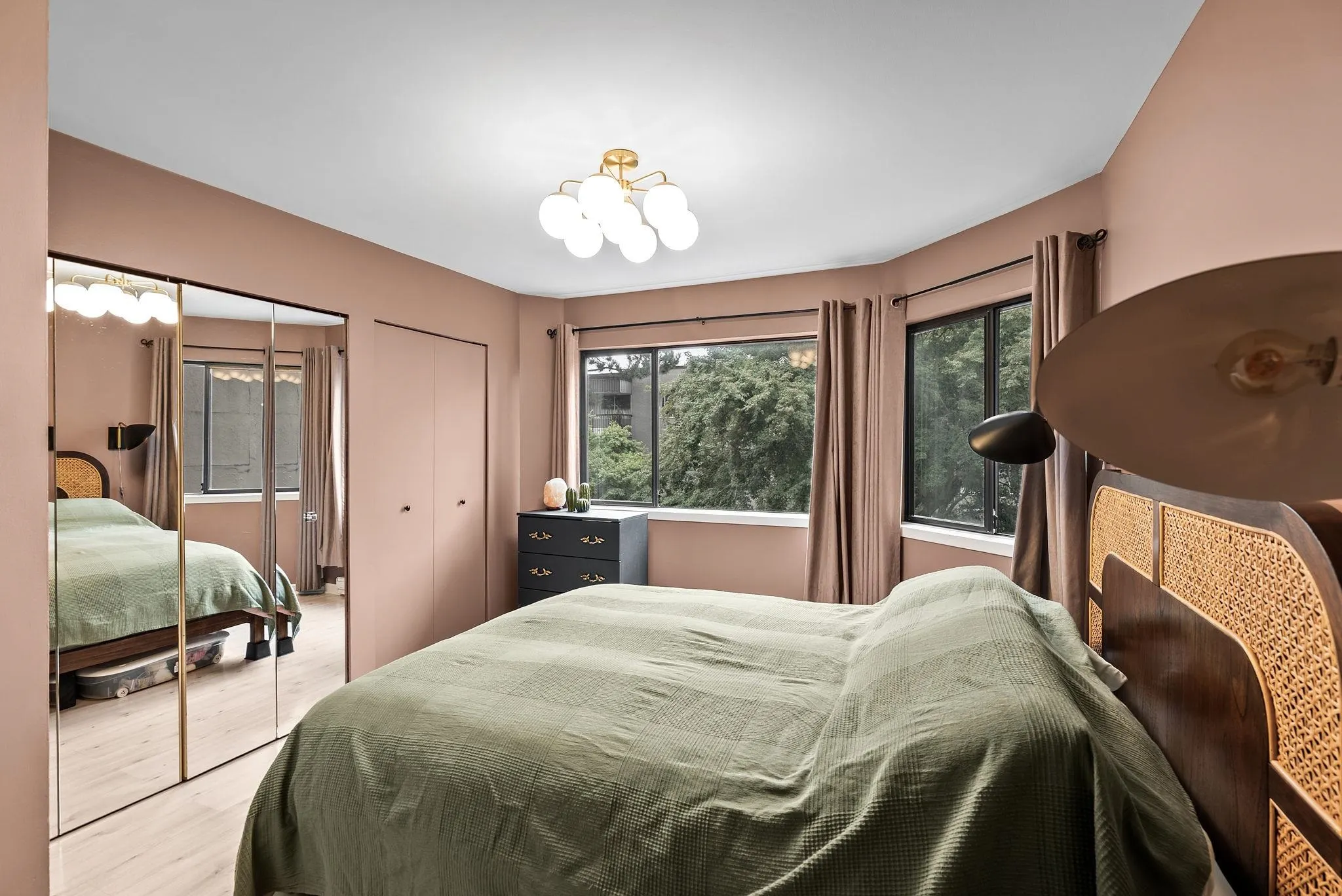 105 1922 W 7th Avenue