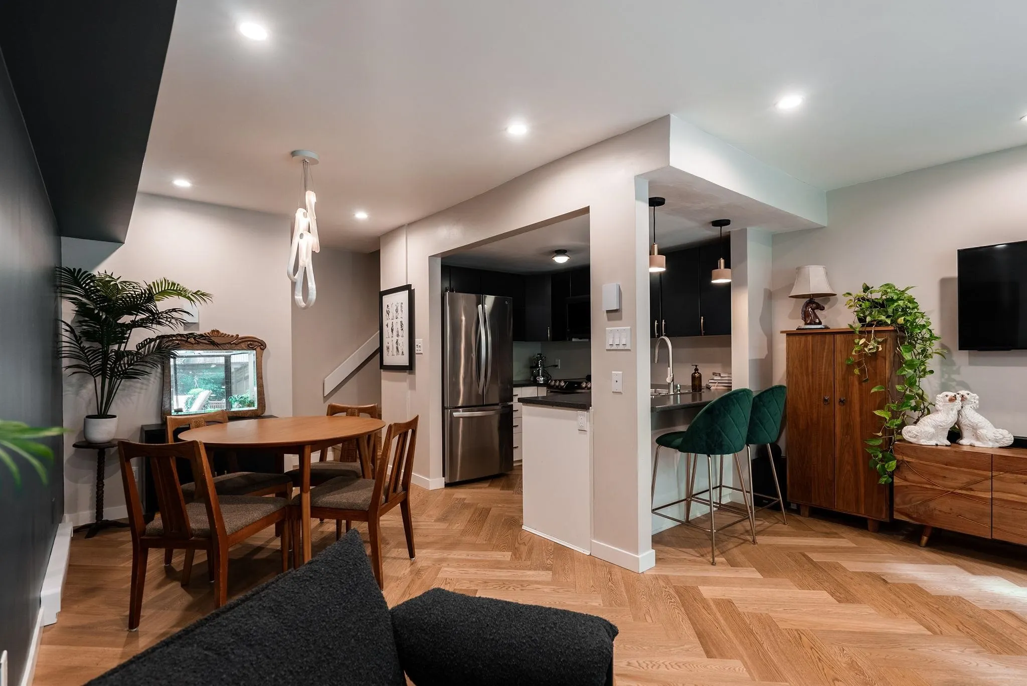 105 1922 W 7th Avenue