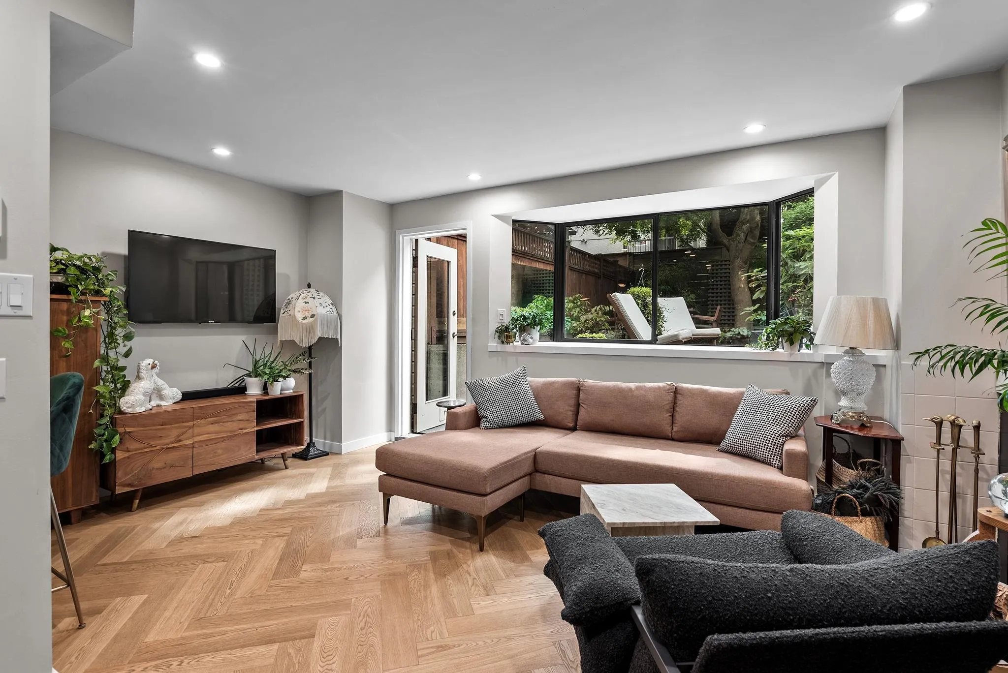 105 1922 W 7th Avenue