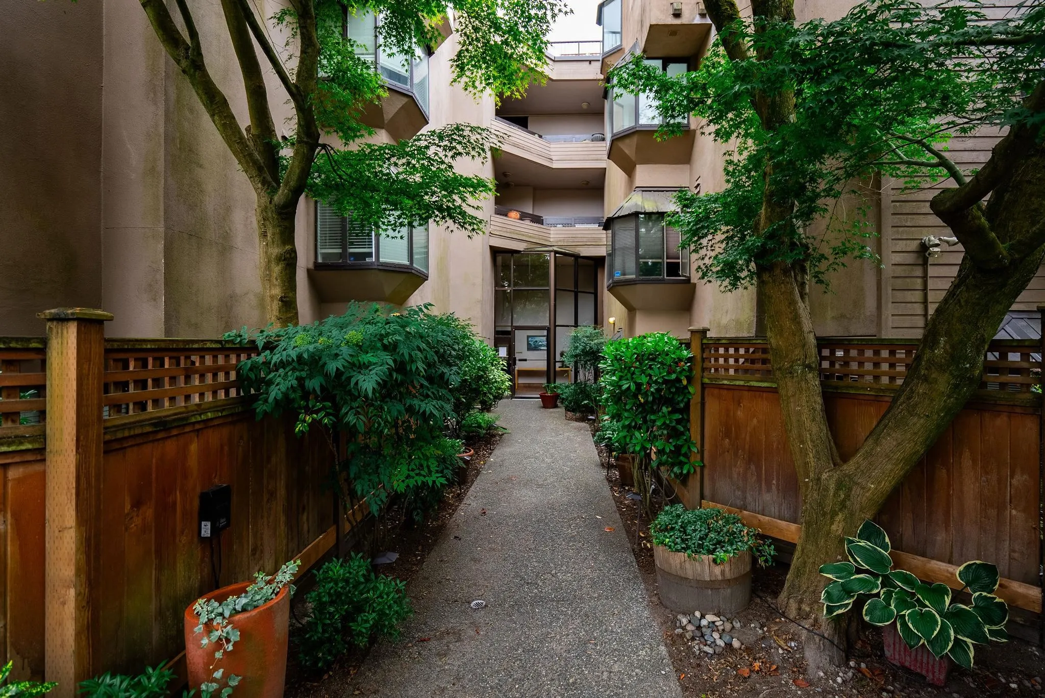 105 1922 W 7th Avenue