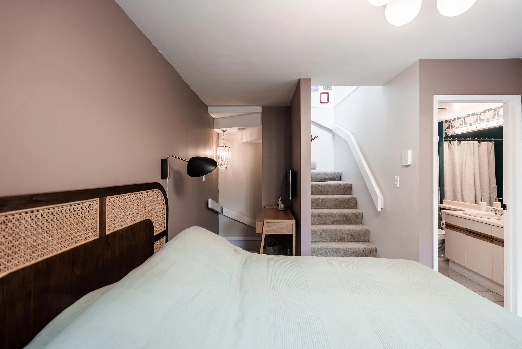 105 1922 W 7th Avenue