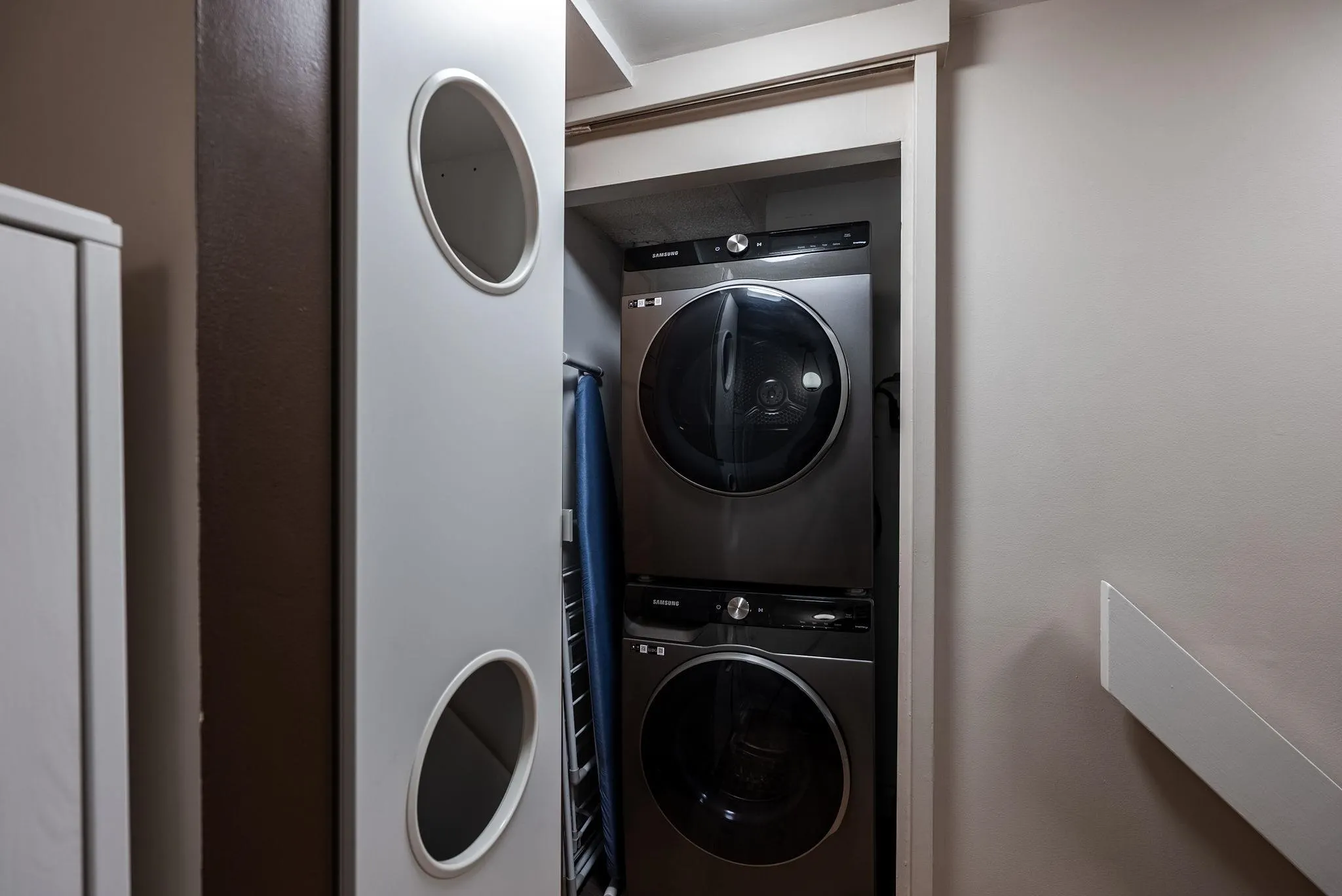 105 1922 W 7th Avenue