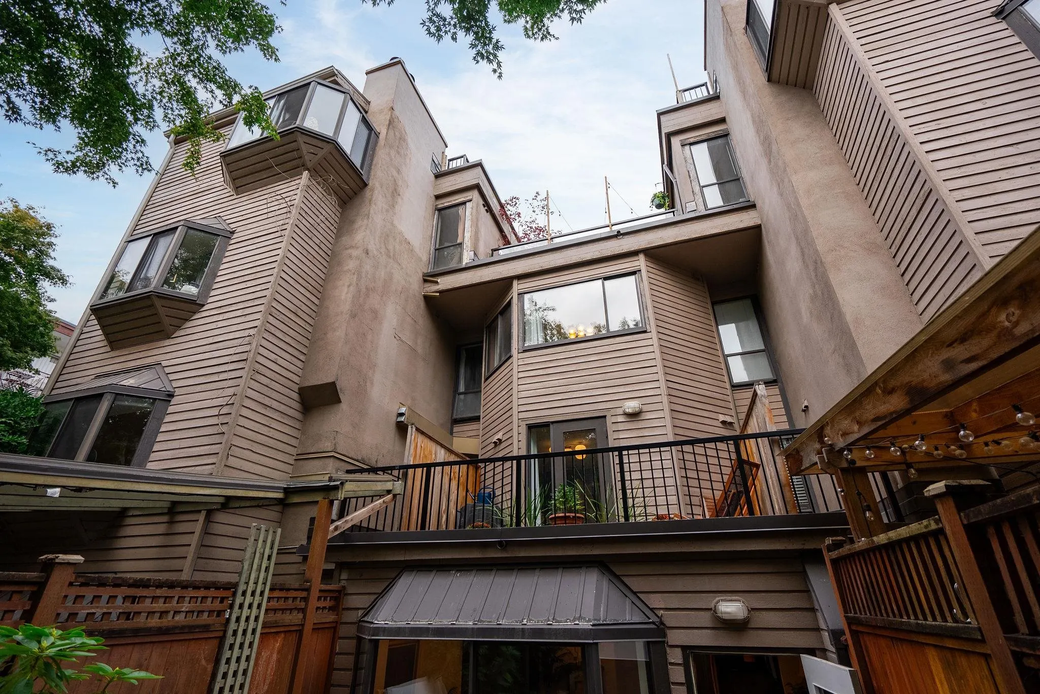 105 1922 W 7th Avenue