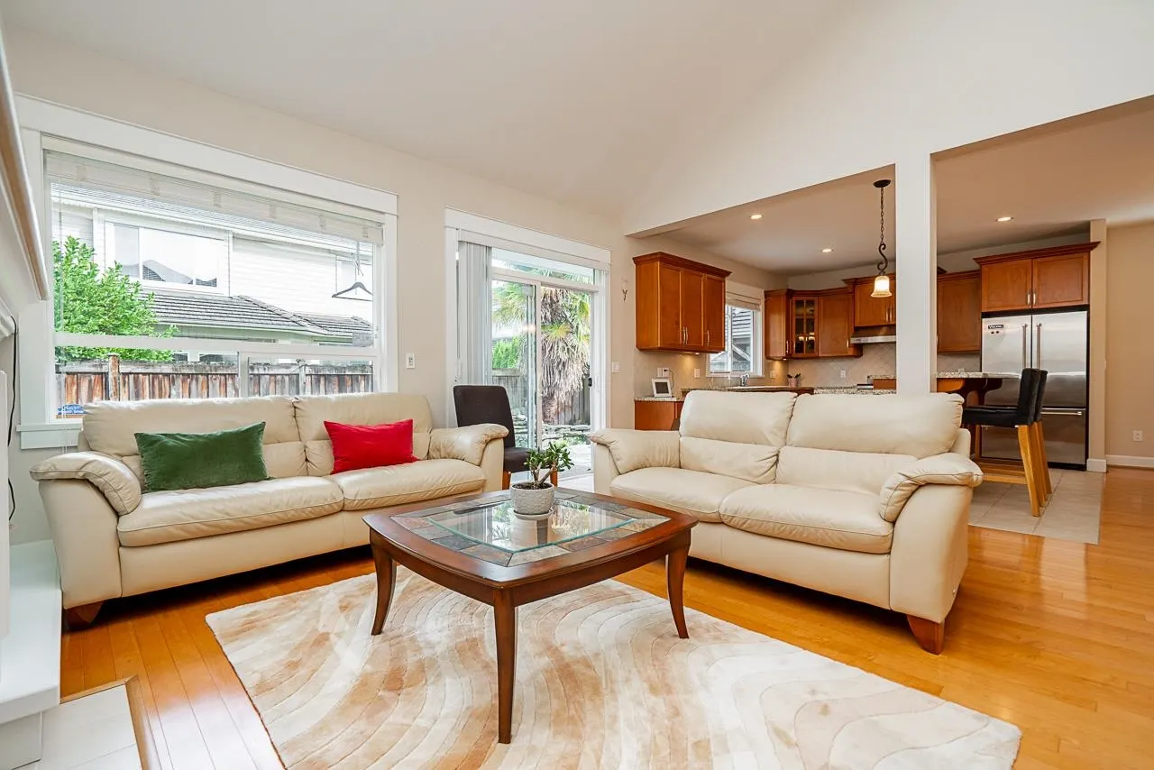 6028 Dunsmuir Crescent