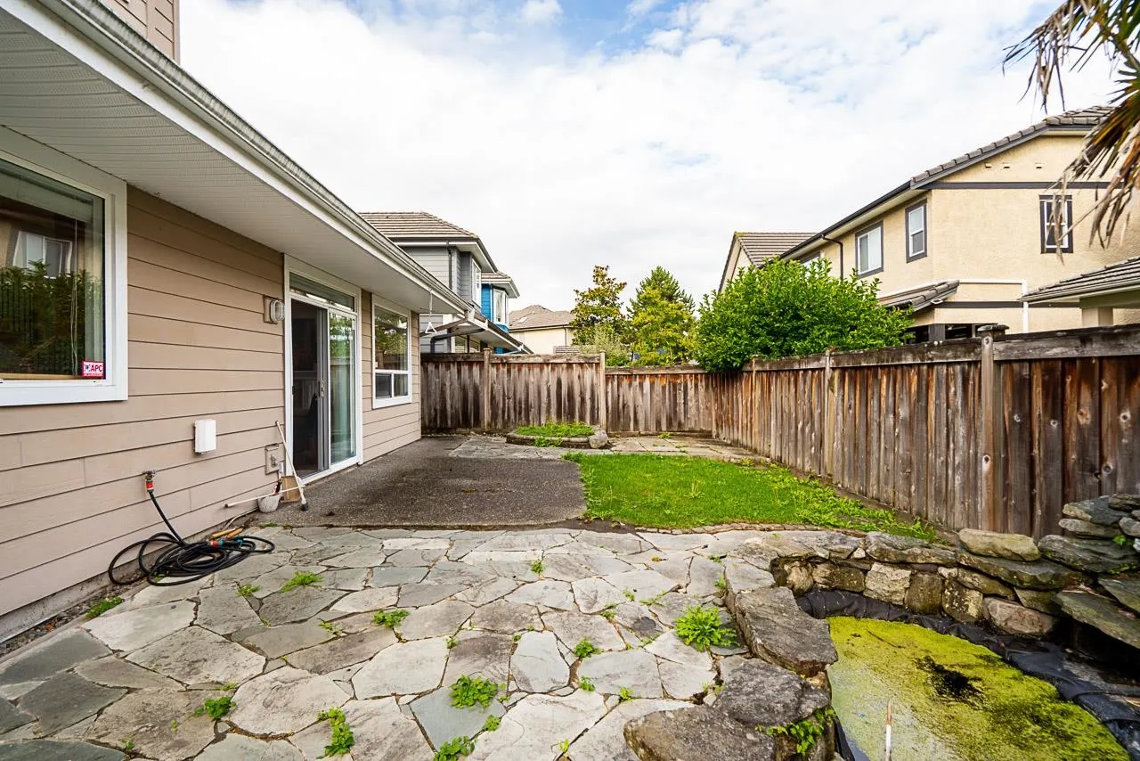 6028 Dunsmuir Crescent